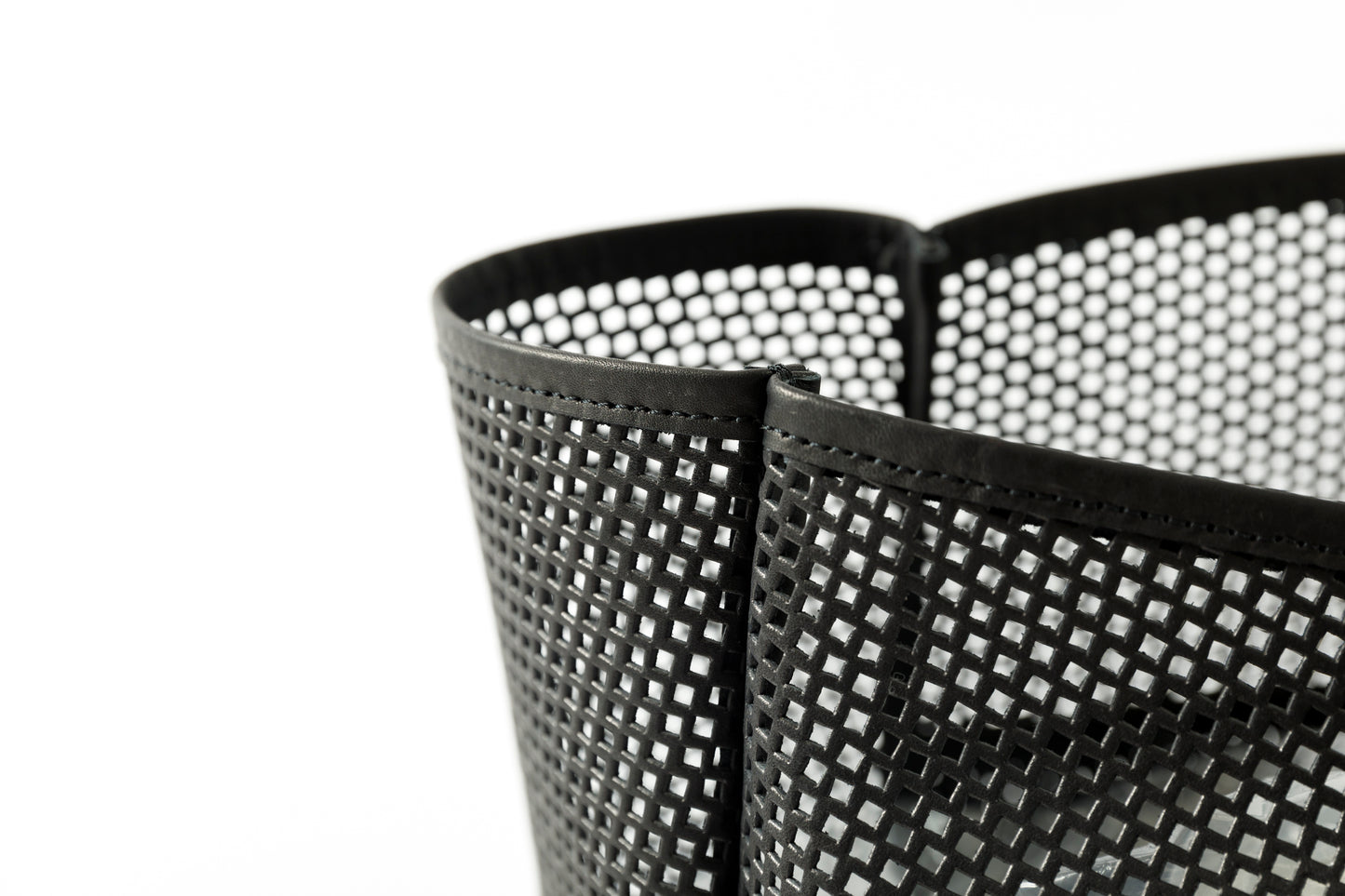 AMIACALVA A190 WASHED LEATHER MESH TOTE (L) - Black