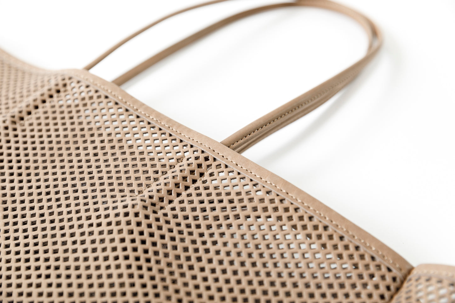 AMIACALVA A190 WASHED LEATHER MESH TOTE (L) - Beige