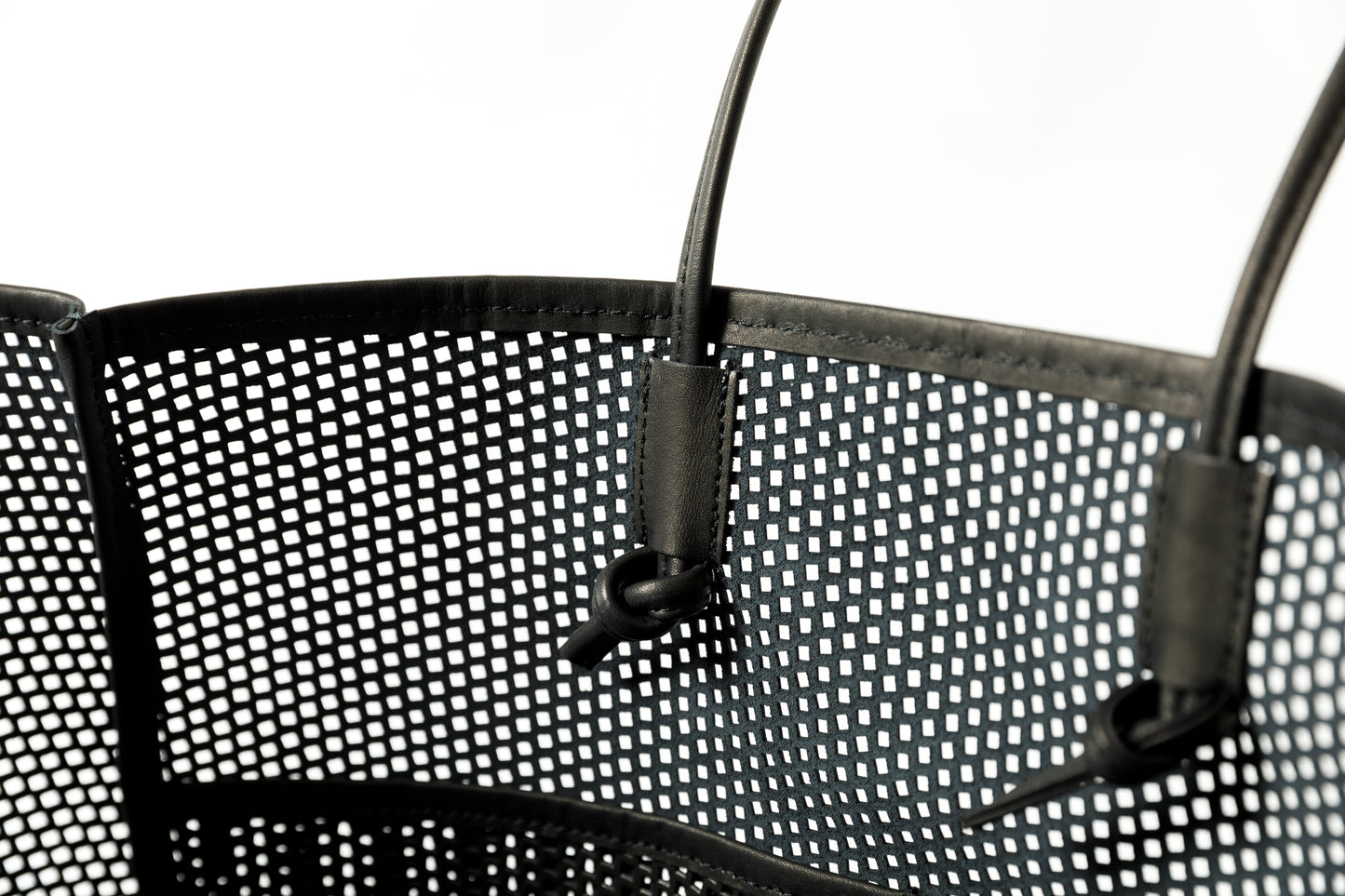 AMIACALVA A190 WASHED LEATHER MESH TOTE (L) - Black