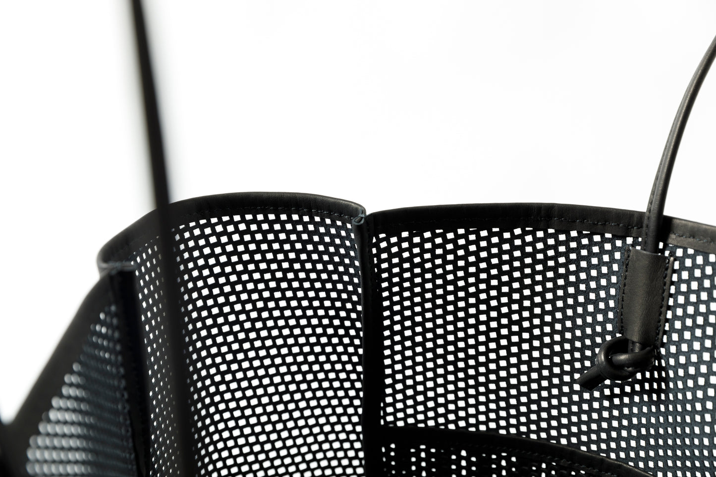AMIACALVA A190 WASHED LEATHER MESH TOTE (L) - Black