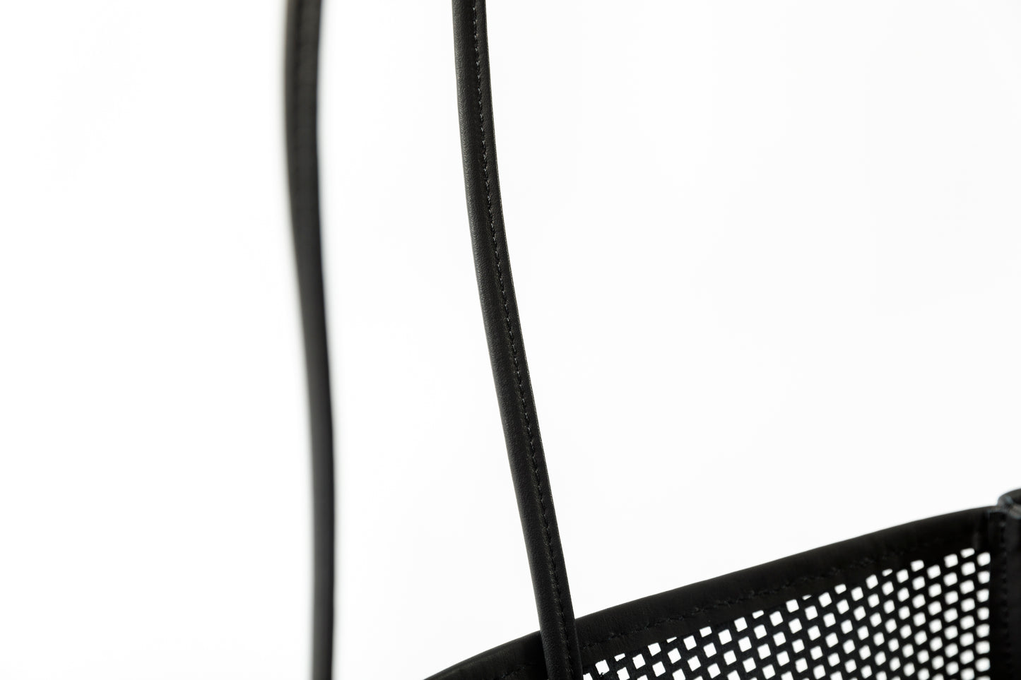 AMIACALVA A190 WASHED LEATHER MESH TOTE (L) - Black
