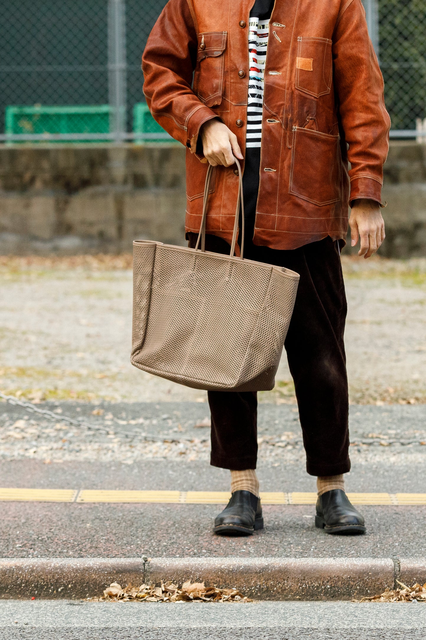 AMIACALVA A190 WASHED LEATHER MESH TOTE (L) - Beige