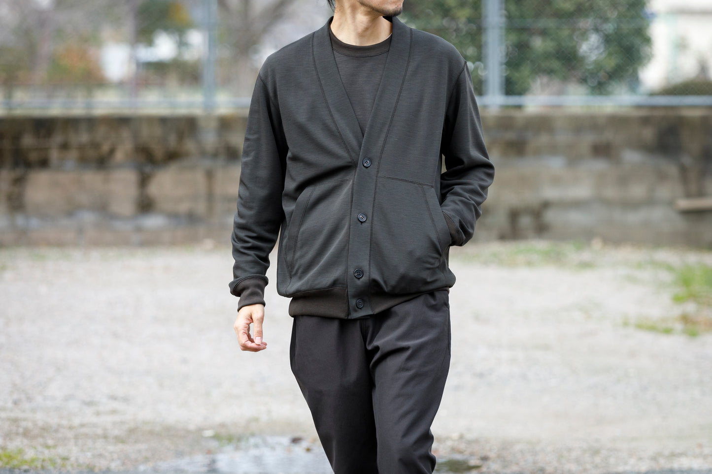 山内 24151 / ノーミュルシングウール・ダブルフェイスニットプルオーバー - charcoal brown