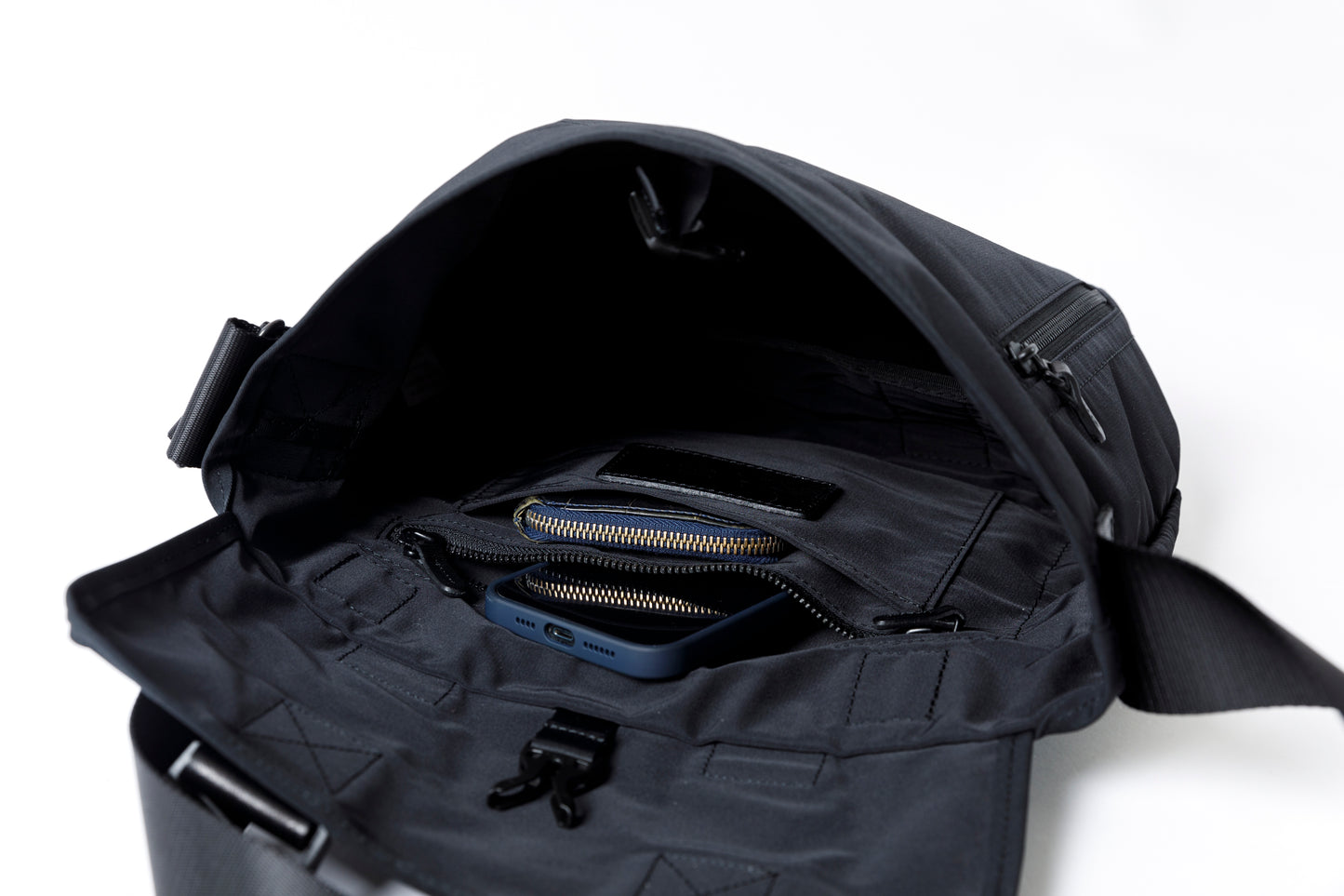 AMIACALVA F036 GABARDINE MESSENGER BAG - Size S / BLACK