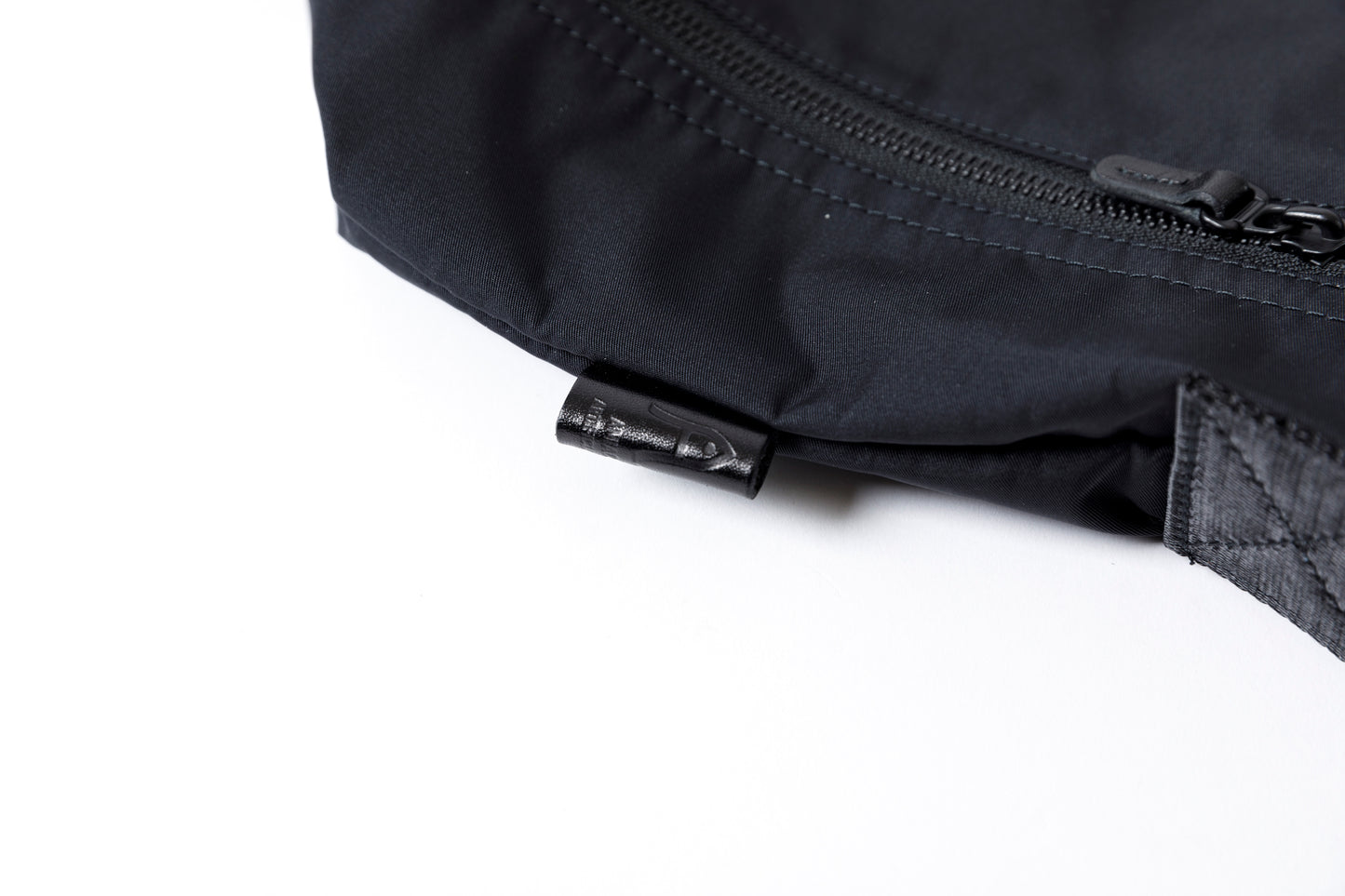 AMIACALVA F036 GABARDINE MESSENGER BAG - Size S / BLACK