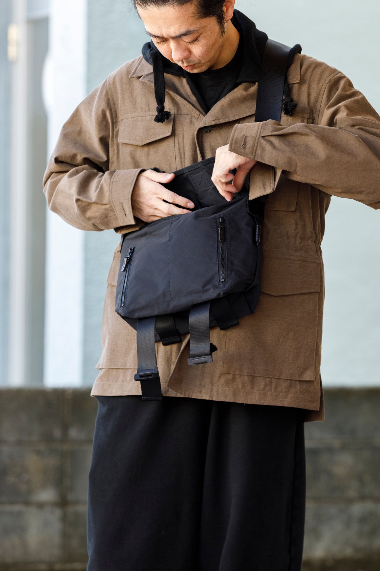 AMIACALVA F036 GABARDINE MESSENGER BAG - Size S / BLACK