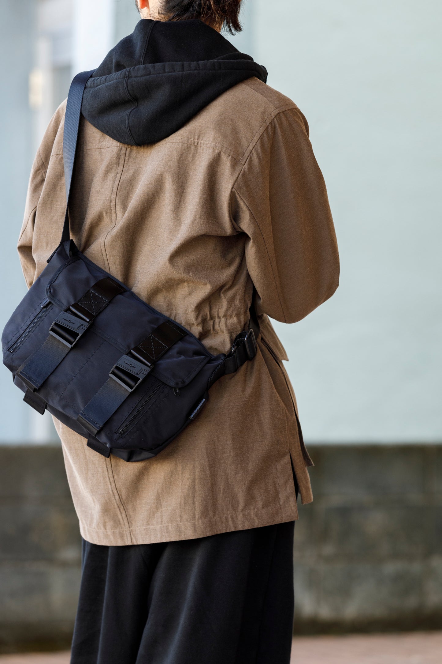AMIACALVA F036 GABARDINE MESSENGER BAG - Size S / BLACK