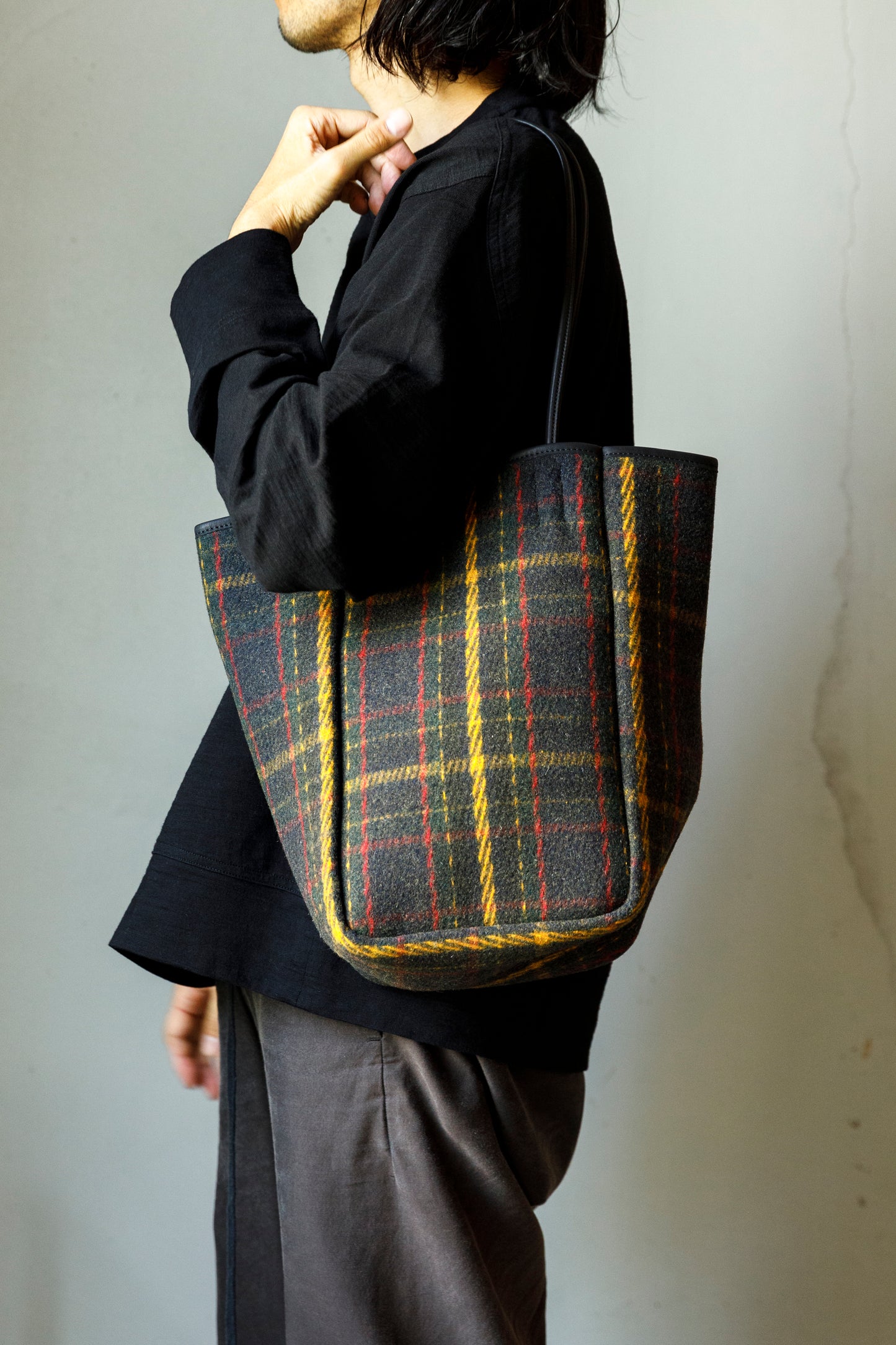 AMIACALVA A202 OILED COTTON WOOL TOTE (M) - PLAID