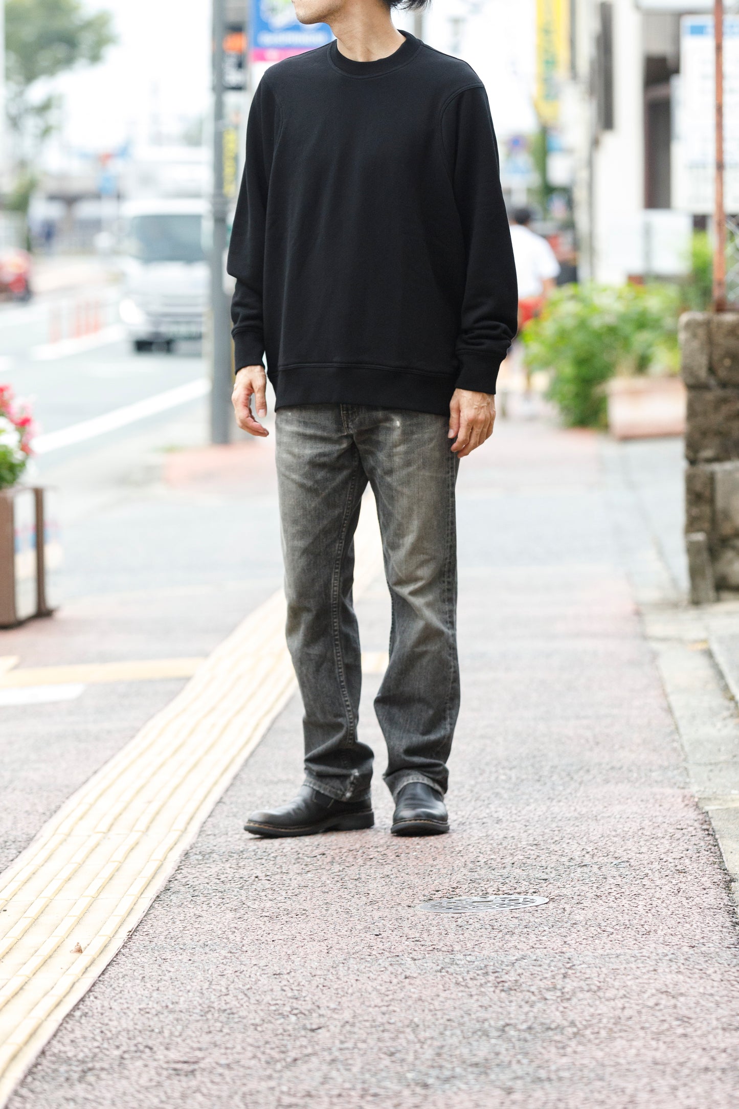 WONDER ROOM / WEG-002 "EGG" Crewneck Sweat - Black