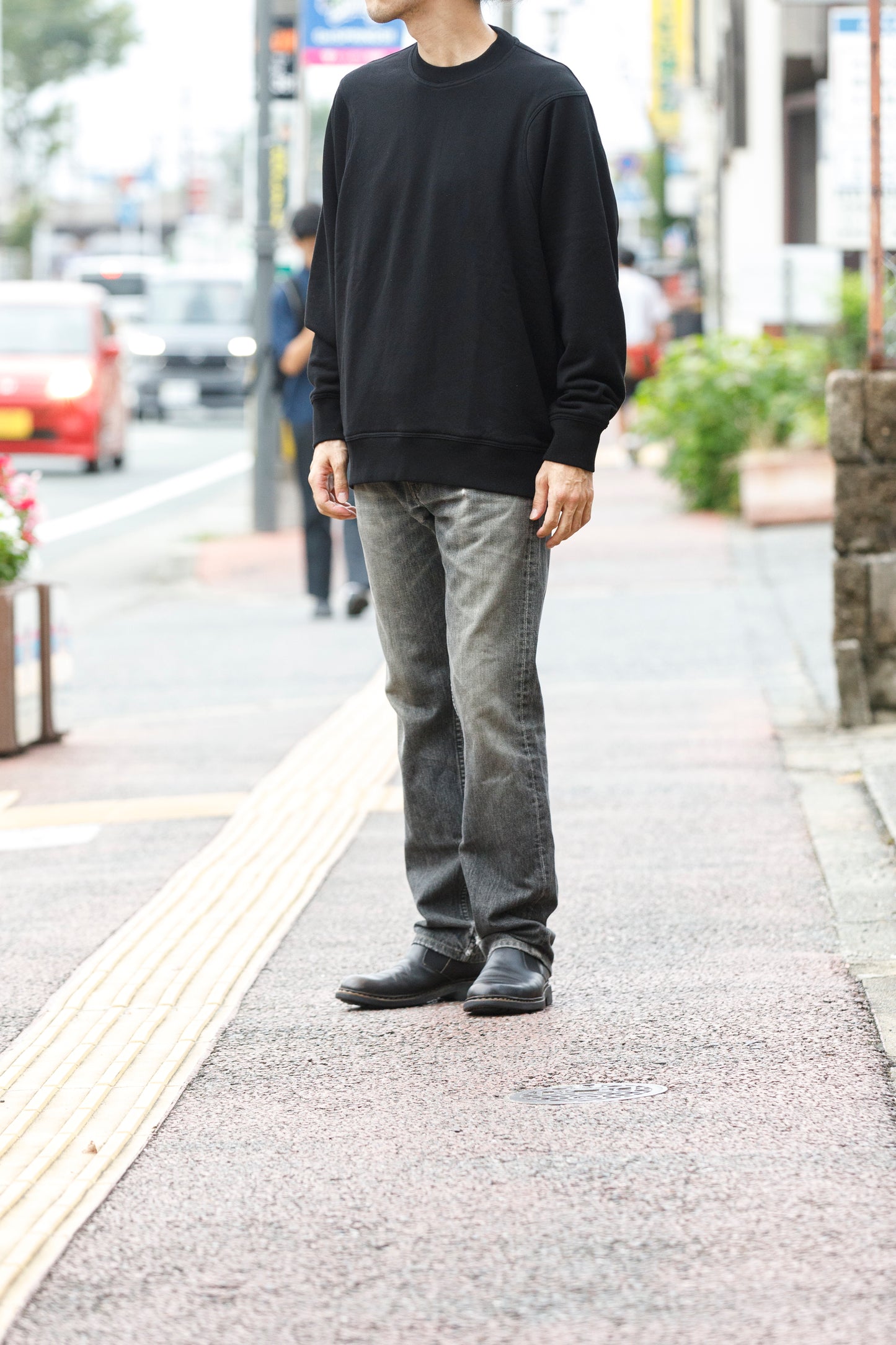 WONDER ROOM / WEG-002 "EGG" Crewneck Sweat - Black