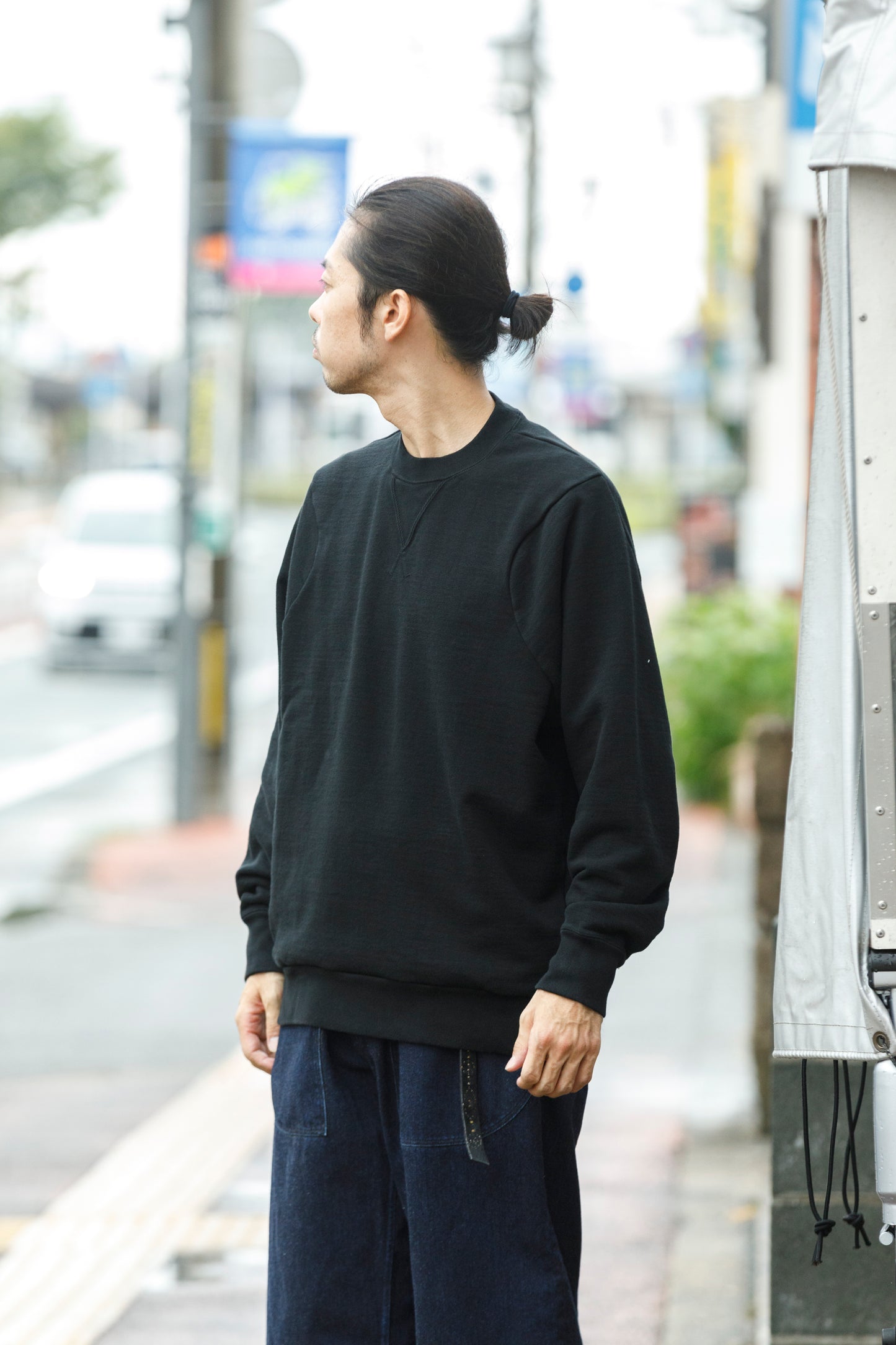 WONDER ROOM WWH-002 "WHALE" Crewneck Sweat - Black