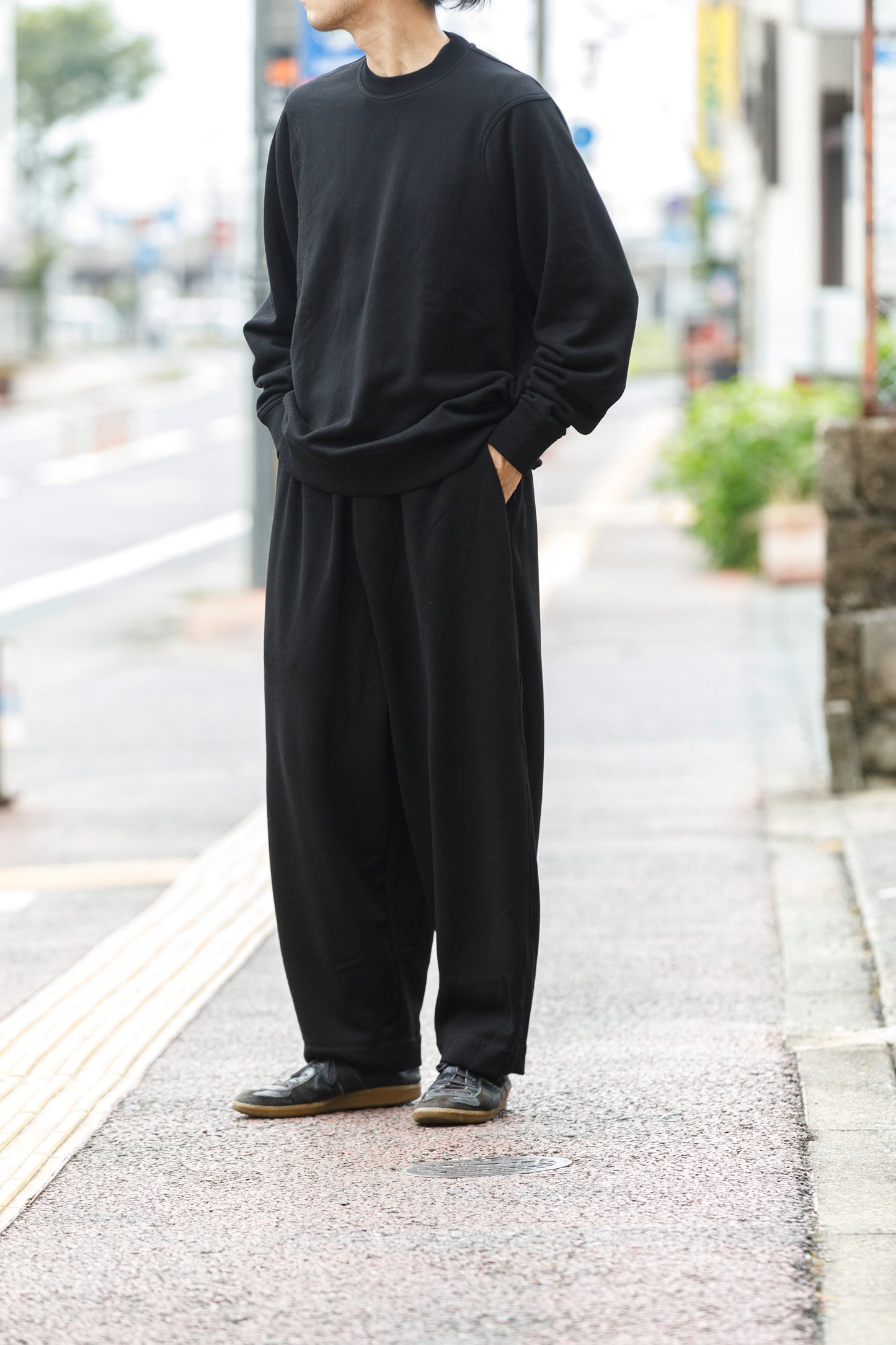 WONDER ROOM / WEG-002 "EGG" Crewneck Sweat - Black