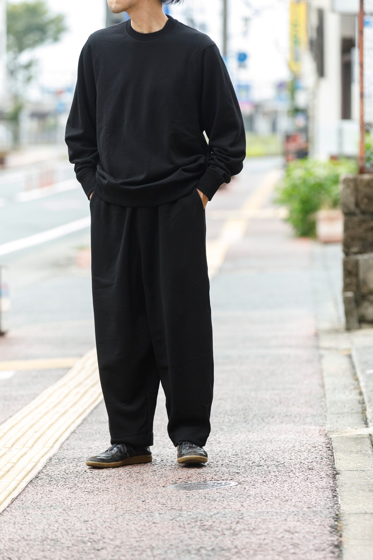 WONDER ROOM / WEG-002 "EGG" Crewneck Sweat - Black