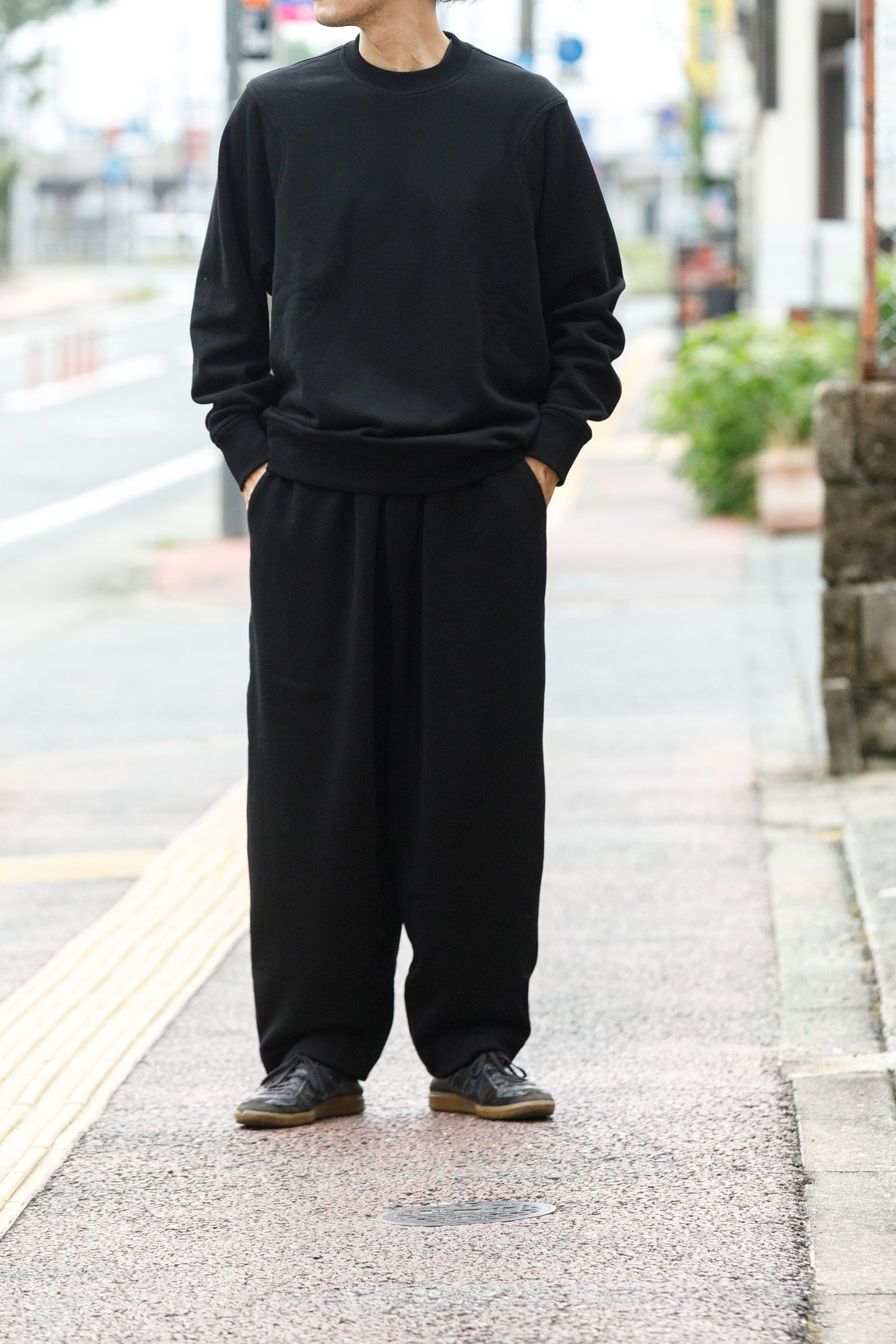WONDER ROOM / WEG-002 "EGG" Crewneck Sweat - Black