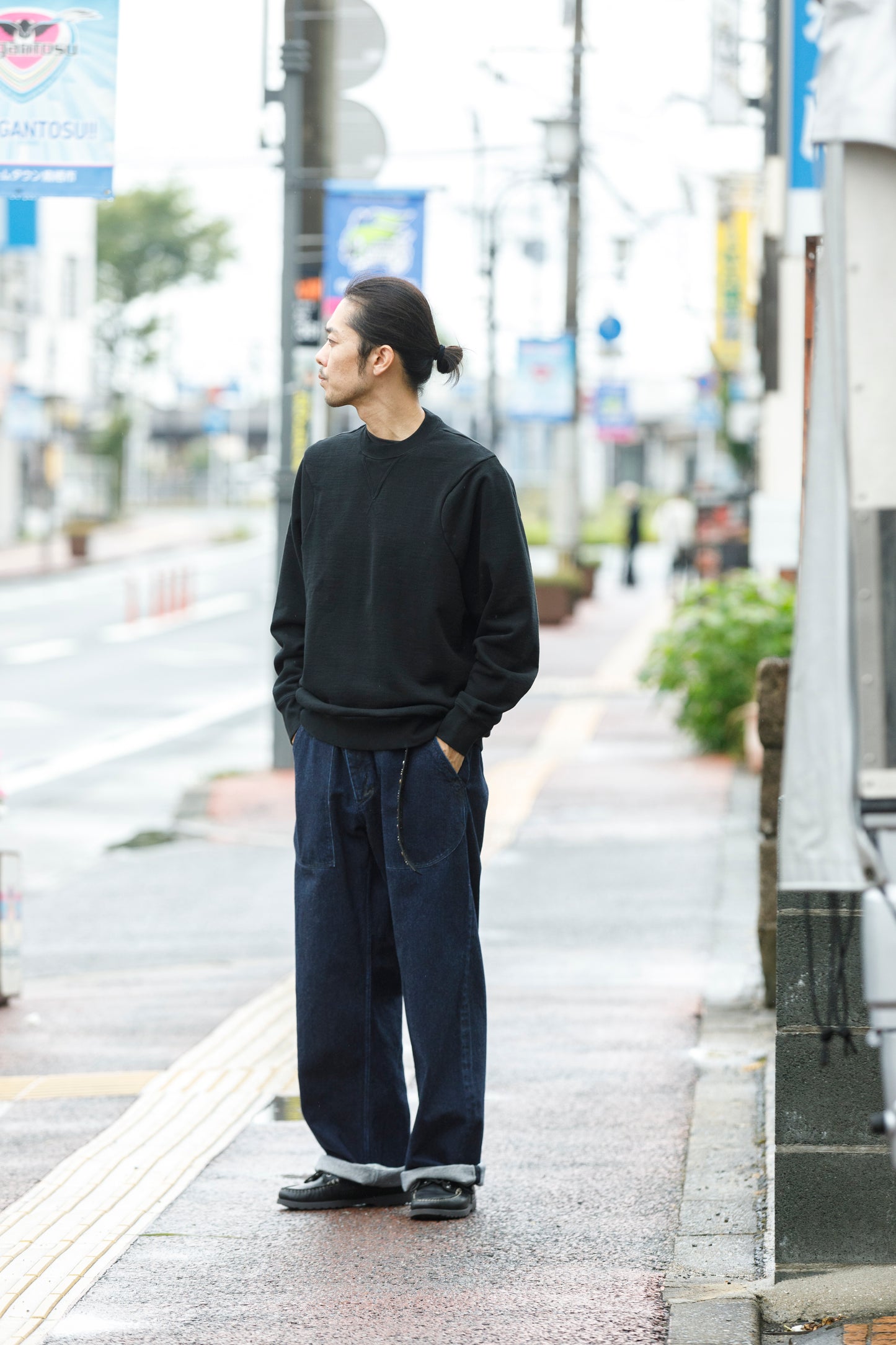 WONDER ROOM WWH-002 "WHALE" Crewneck Sweat - Black