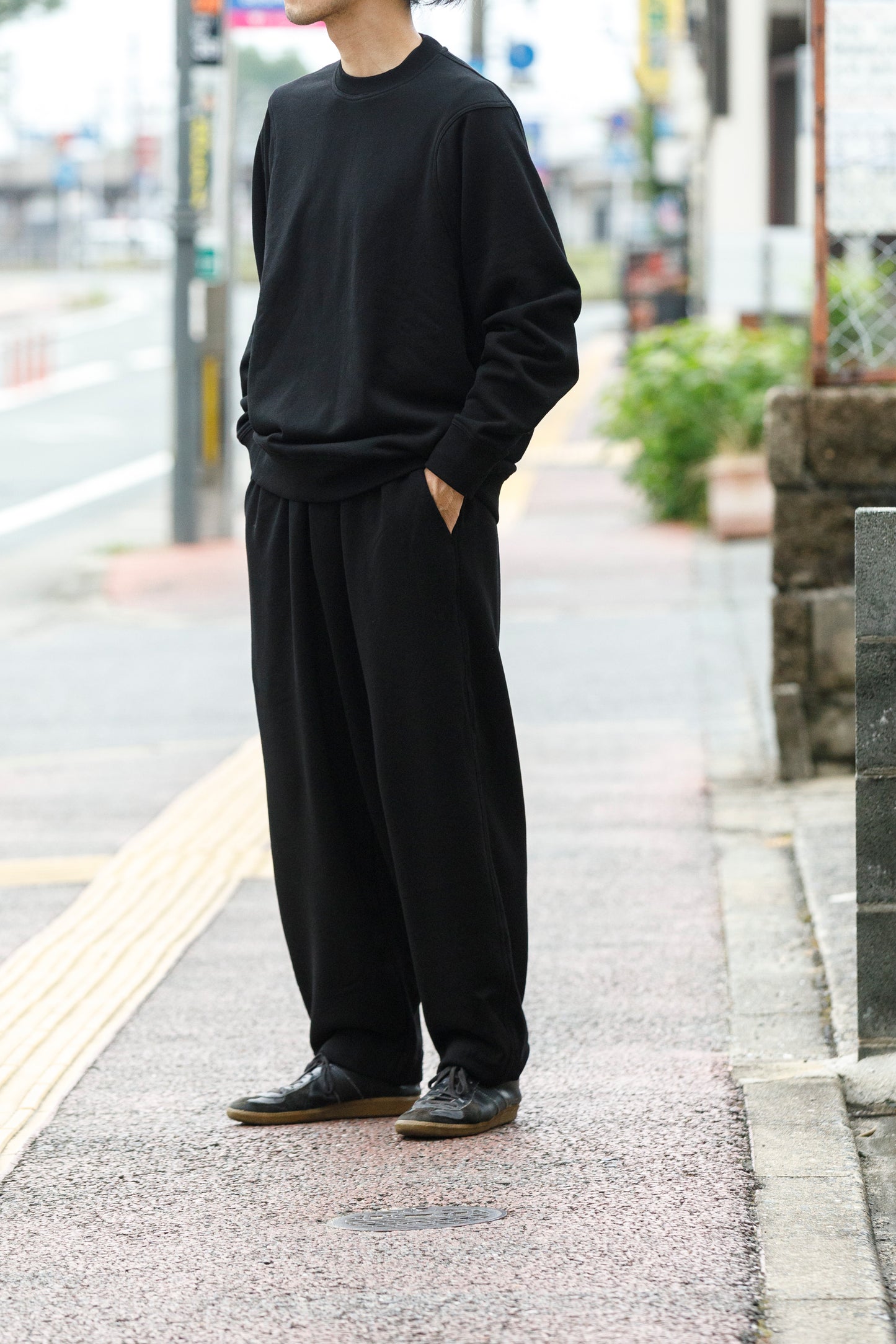 WONDER ROOM / WEG-002 "EGG" Crewneck Sweat - Black