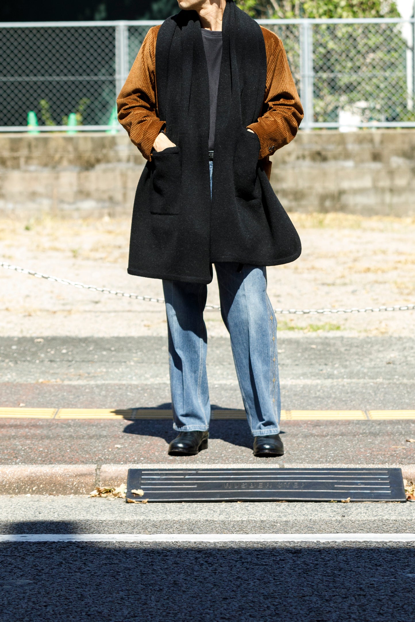 Nikki ESSENTIAL PIECE / Felting Wool Over Stole - Chacoal