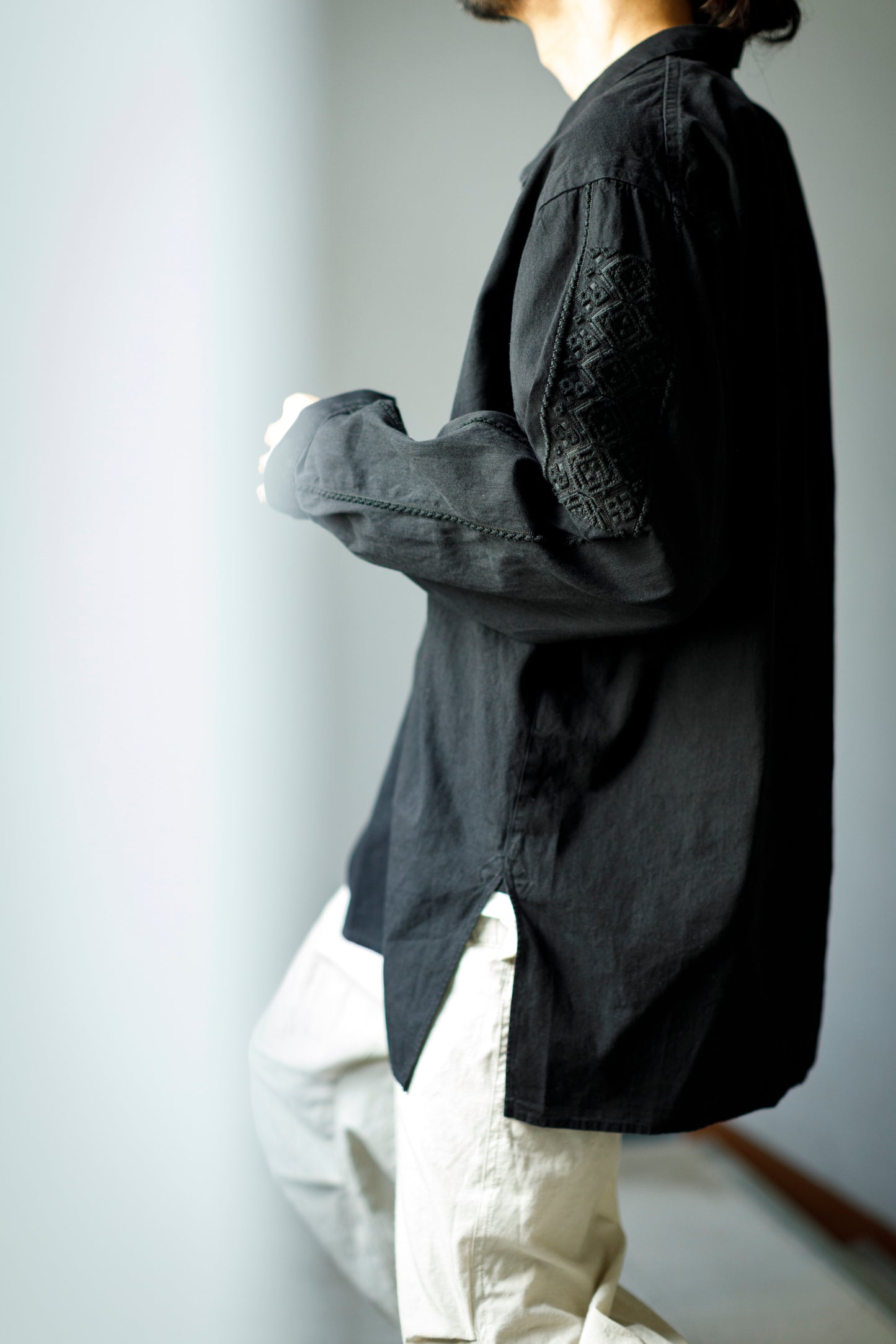 SARTO / COTTON CHANMBRAY EMBROIGERY SHIRT - BLACK