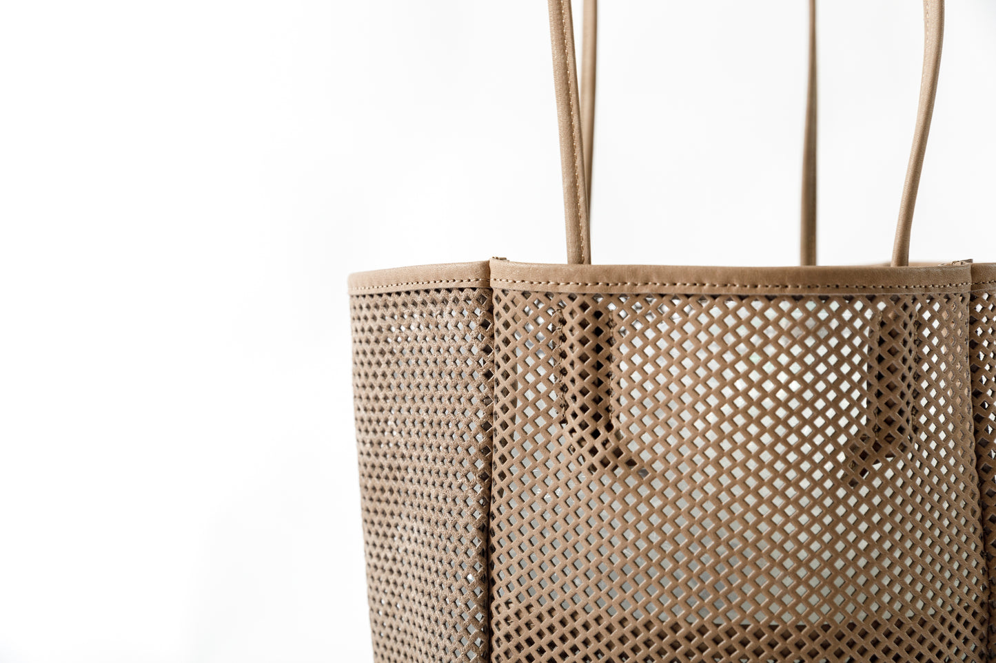 AMIACALVA A191 WASHED LEATHER MESH TOTE (M) - Beige