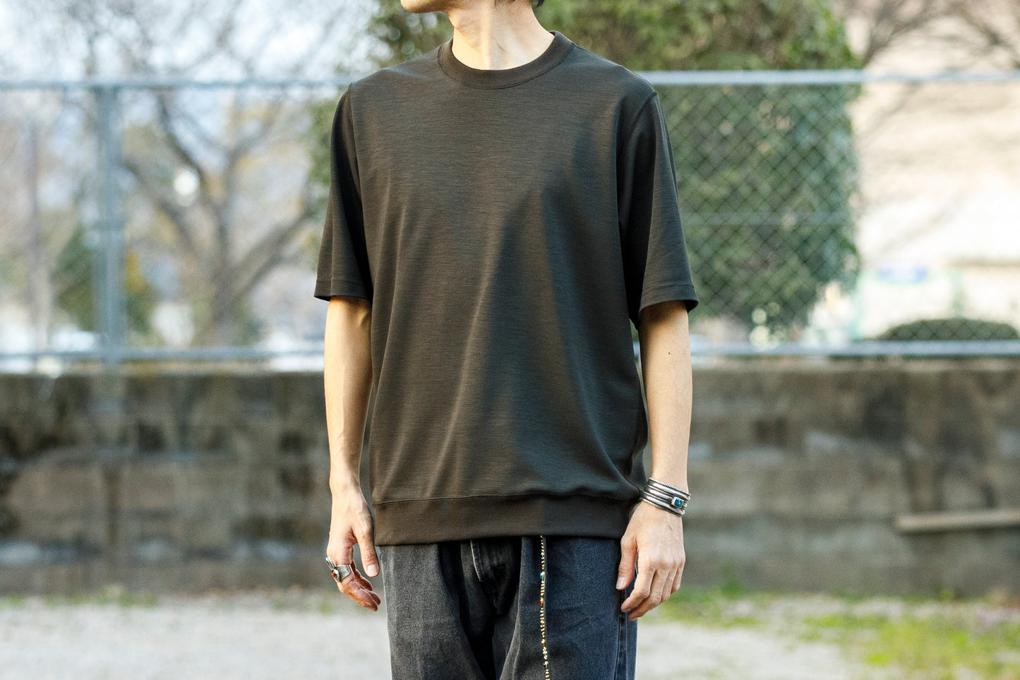 山内 24153 / ノーミュルシングウール・ダブルフェイスニットTシャツ - charcoal brown