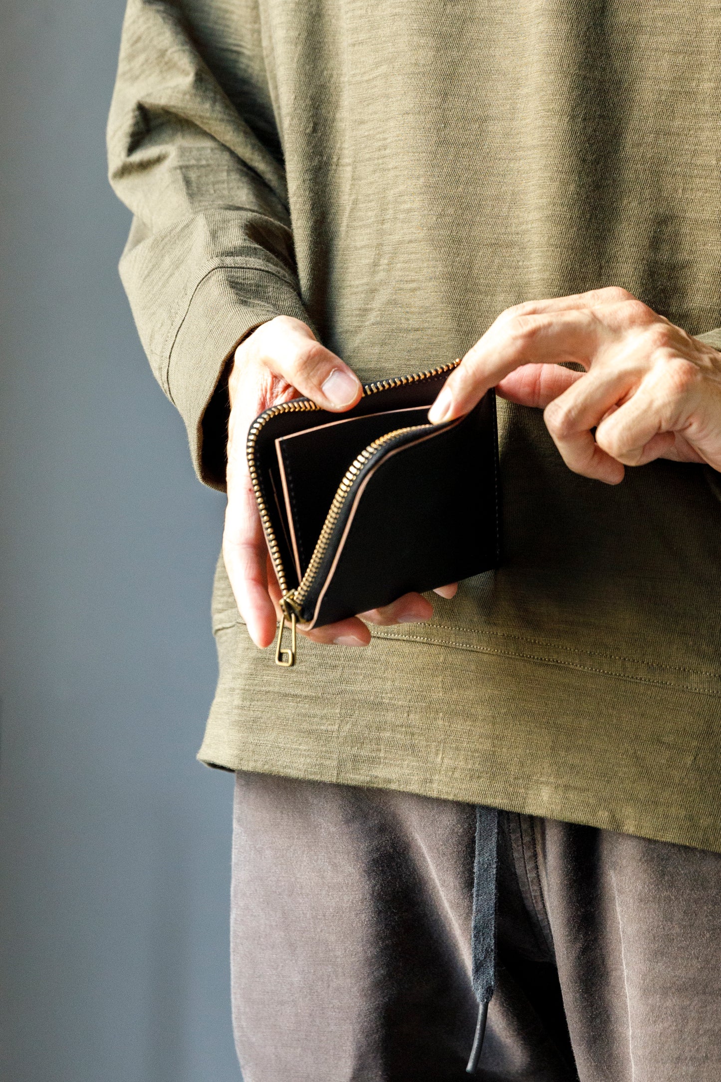 AMIACALVA AK043 CORDOVAN SHORT WALLET - Black