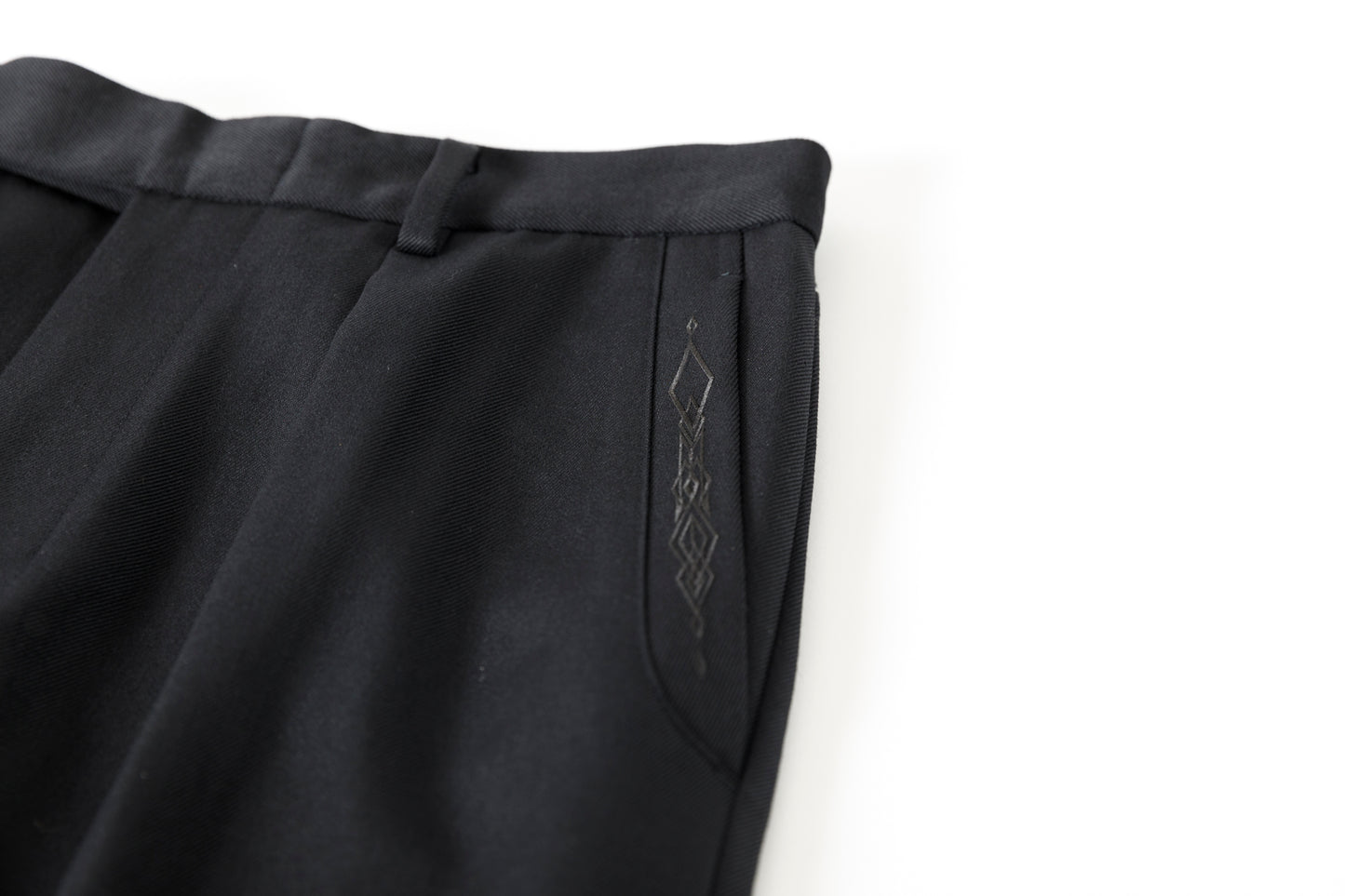 SARTO / 252-11001 TUCKER EMBROIDERY SLACKS(HIGH TWIST WOOL GABADINE) - BLACK