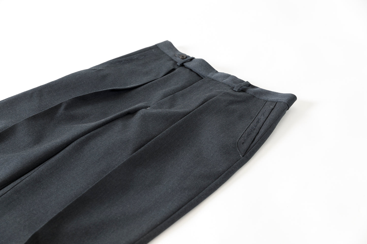 SARTO / 252-11001 TUCKER EMBROIDERY SLACKS(HIGH TWIST WOOL GABADINE) - CHACOAL