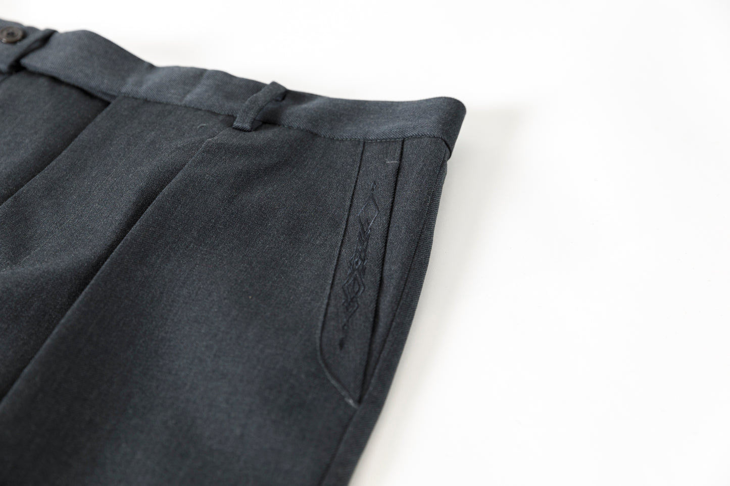 SARTO / 252-11001 TUCKER EMBROIDERY SLACKS(HIGH TWIST WOOL GABADINE) - CHACOAL