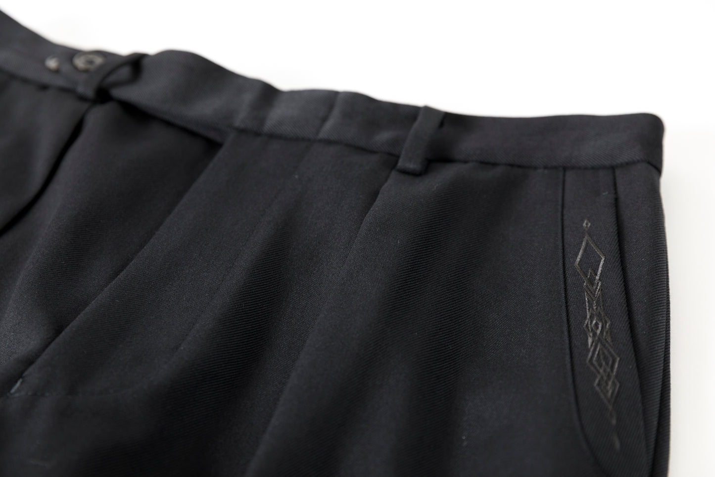 SARTO / 252-11001 TUCKER EMBROIDERY SLACKS(HIGH TWIST WOOL GABADINE) - BLACK