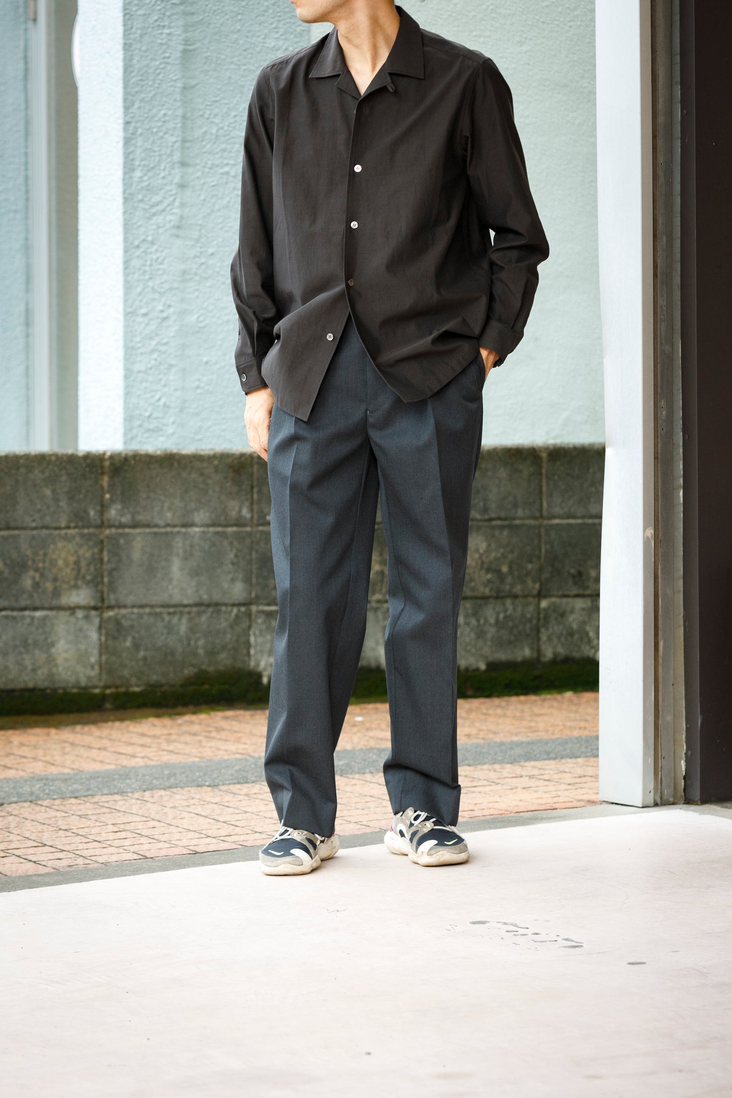 SARTO / 252-11001 TUCKER EMBROIDERY SLACKS(HIGH TWIST WOOL GABADINE) - CHACOAL