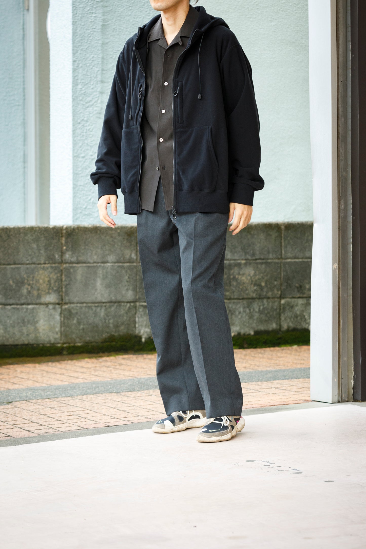 SARTO / 252-11001 TUCKER EMBROIDERY SLACKS(HIGH TWIST WOOL GABADINE) - CHACOAL
