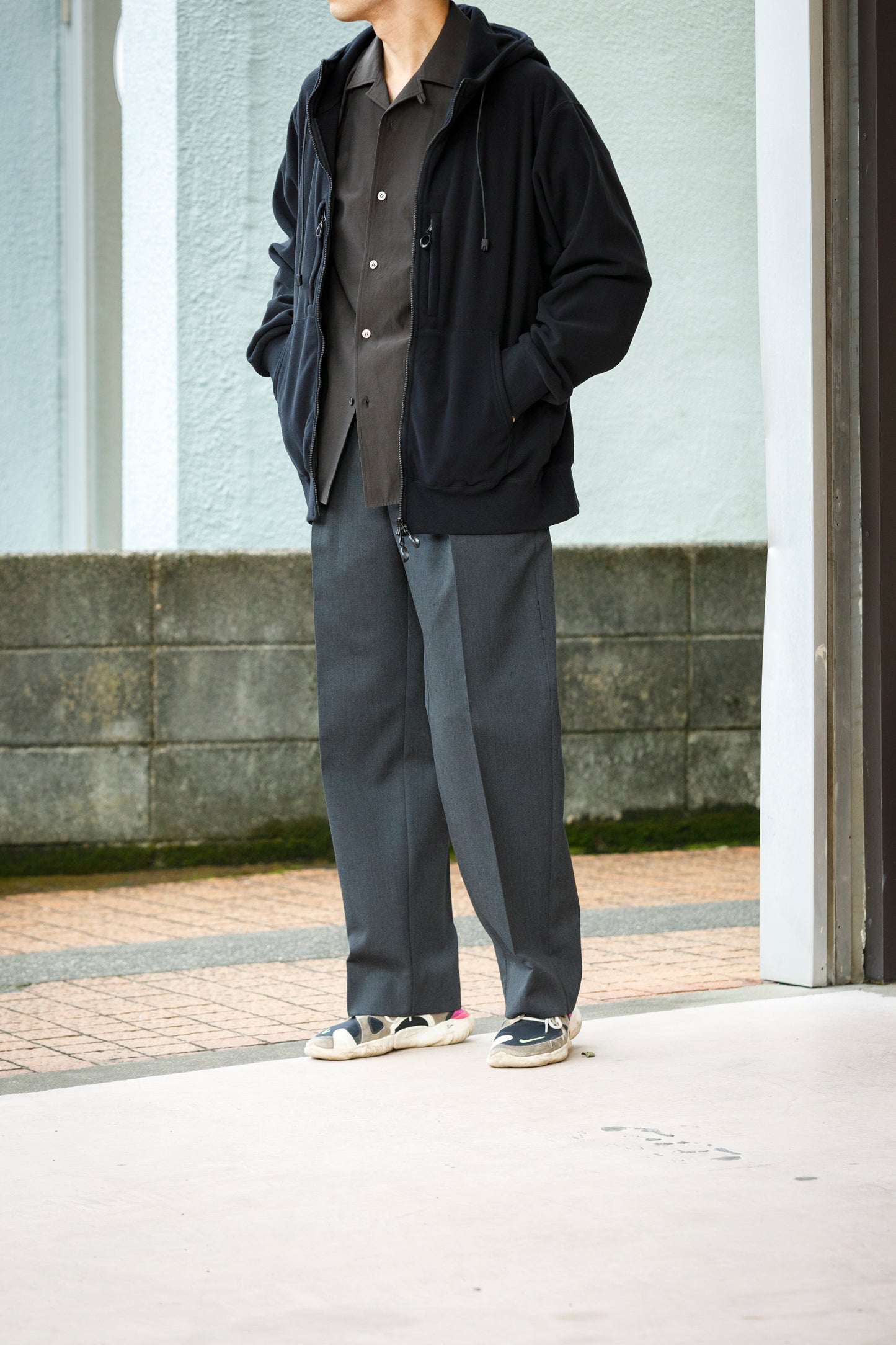 SARTO / 252-11001 TUCKER EMBROIDERY SLACKS(HIGH TWIST WOOL GABADINE) - CHACOAL