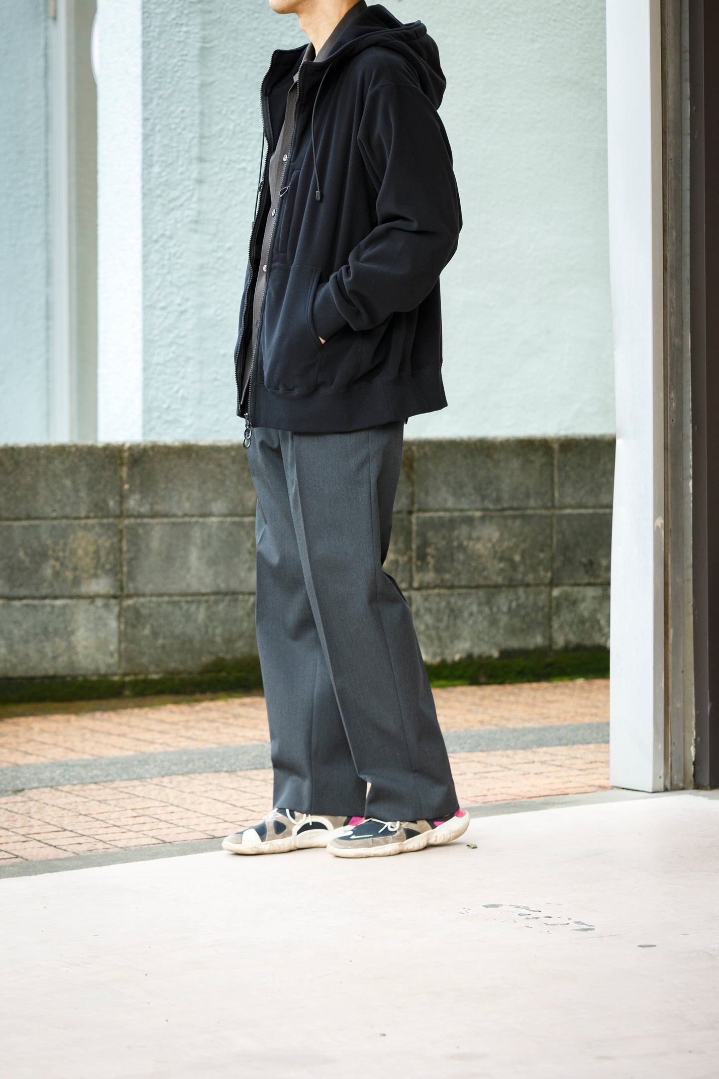 SARTO / 252-11001 TUCKER EMBROIDERY SLACKS(HIGH TWIST WOOL GABADINE) - CHACOAL