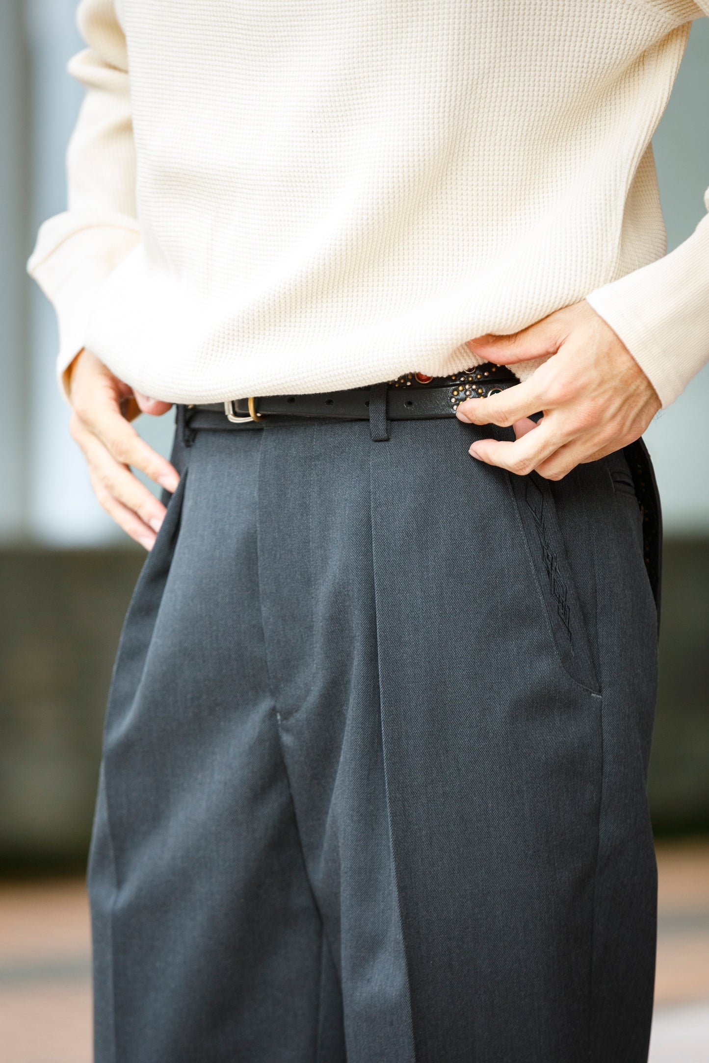 SARTO / 252-11001 TUCKER EMBROIDERY SLACKS(HIGH TWIST WOOL GABADINE) - CHACOAL