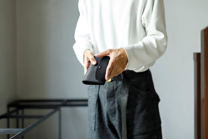 AMIACALVA / AK-007 GUIDI&ROSELLINI MEDIUM WALLET - Black