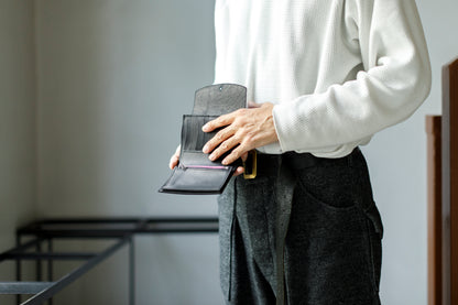 AMIACALVA / AK-007 GUIDI&ROSELLINI MEDIUM WALLET - Black