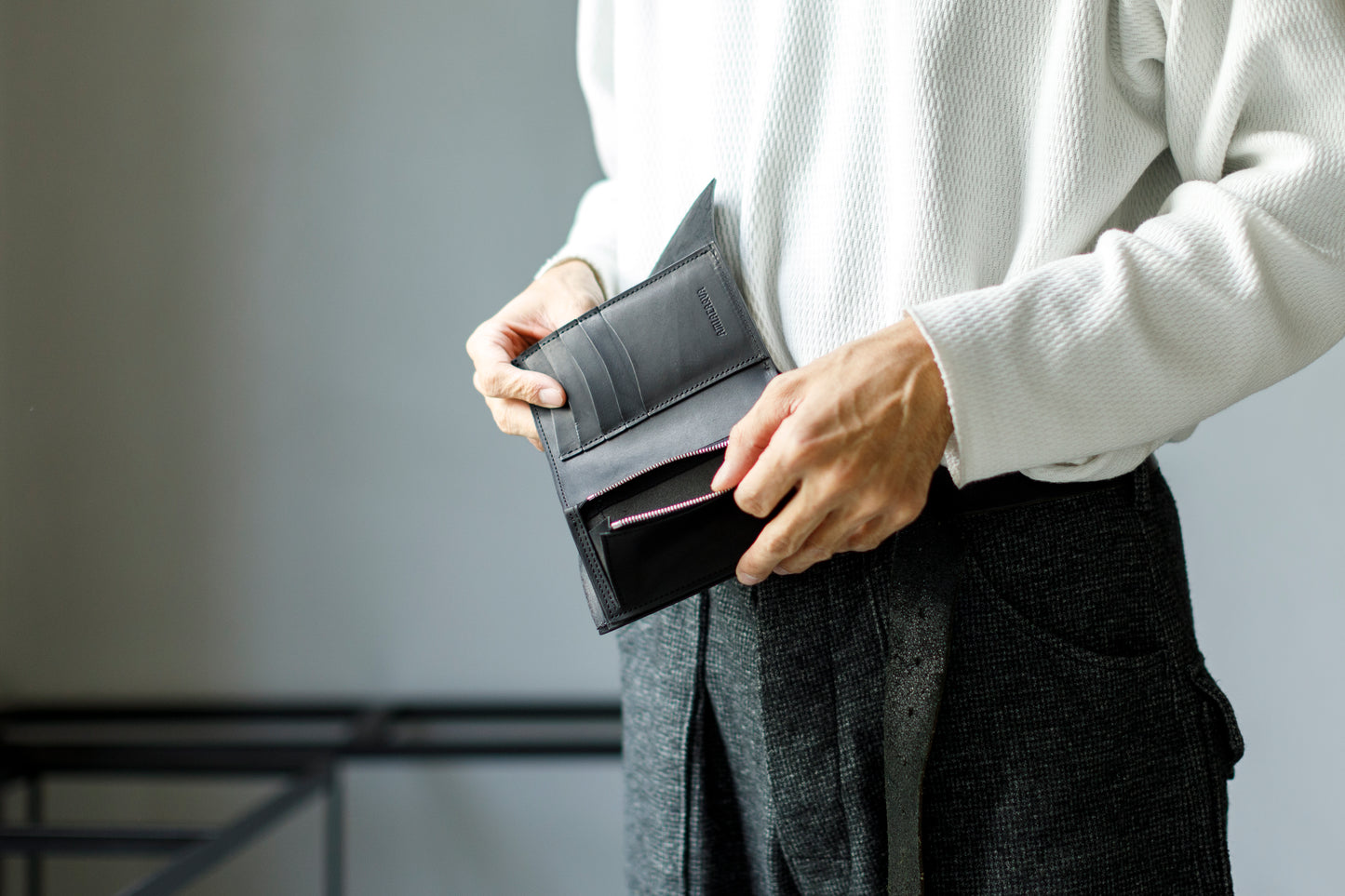 AMIACALVA / AK-007 GUIDI&ROSELLINI MEDIUM WALLET - Black