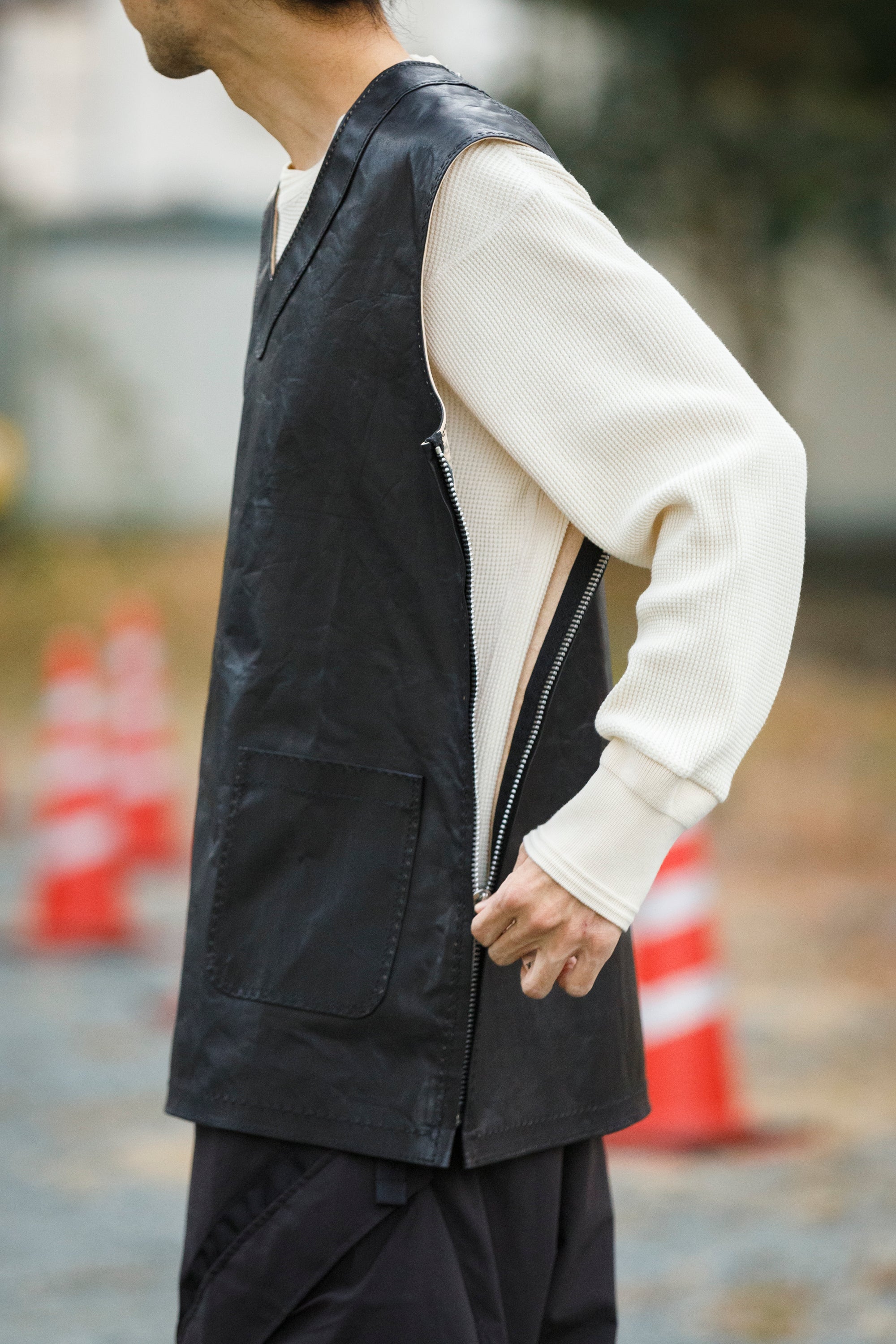 イタリア製本革レザーベストMONARC1 NOMARKS / LEATHER VEST 01 - Black – reggio