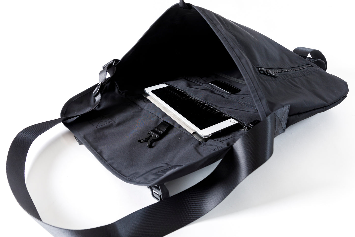 AMIACALVA F036 GABARDINE MESSENGER BAG - Black / Size L