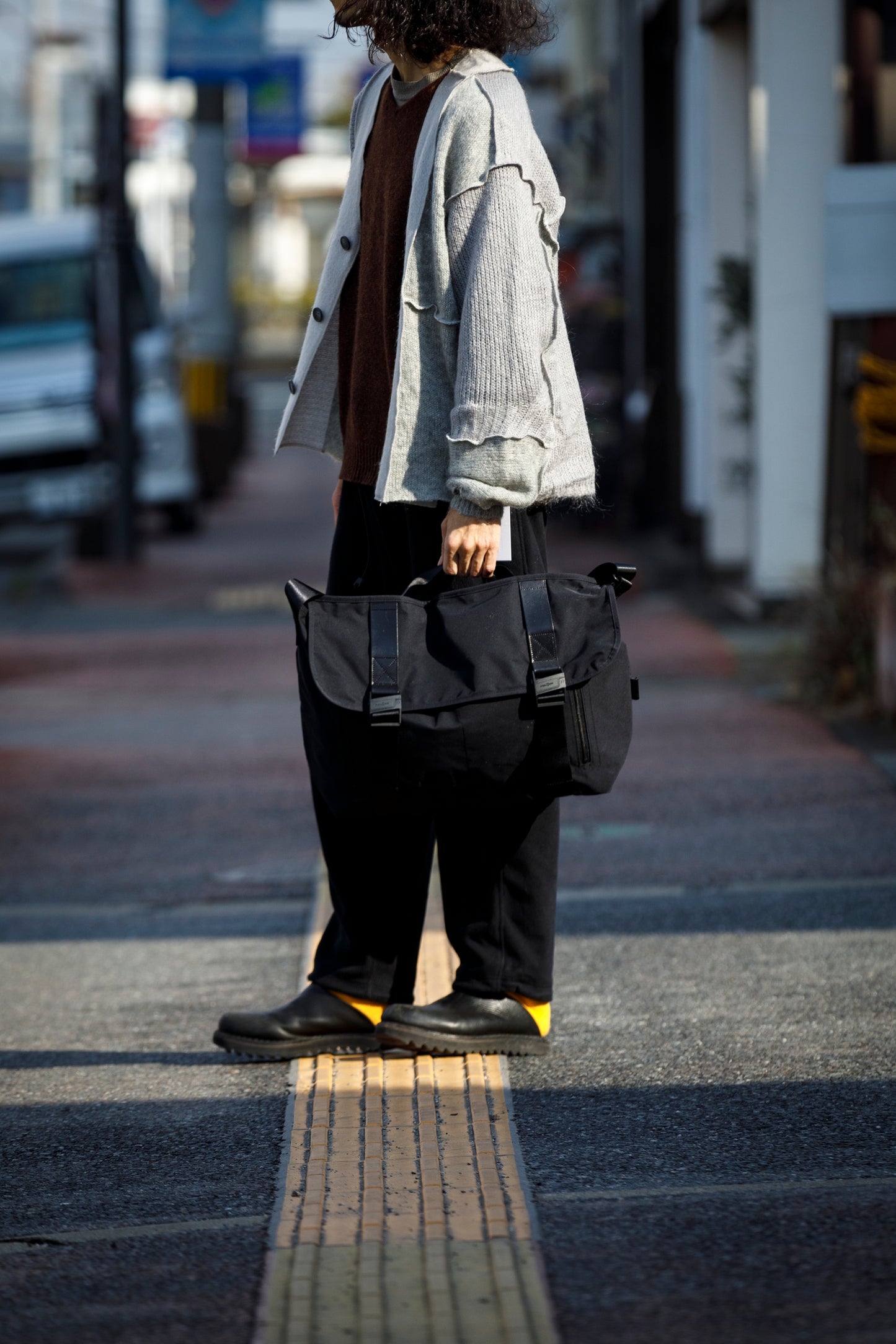 AMIACALVA F036 GABARDINE MESSENGER BAG - Black / Size L