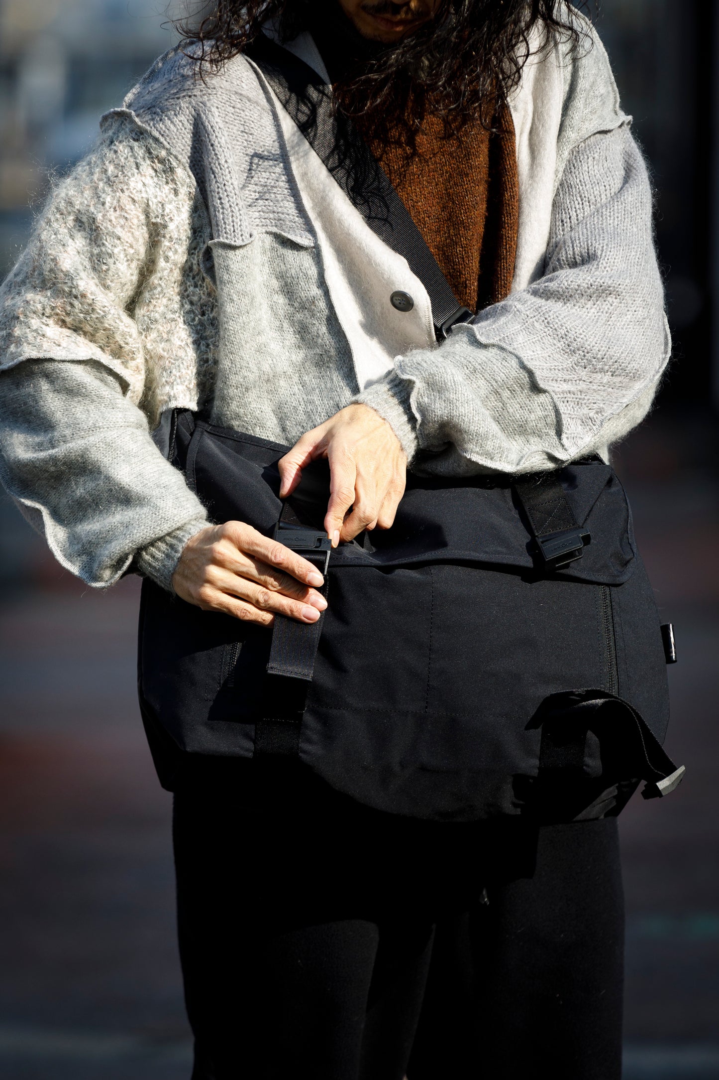 AMIACALVA F036 GABARDINE MESSENGER BAG - Black / Size L