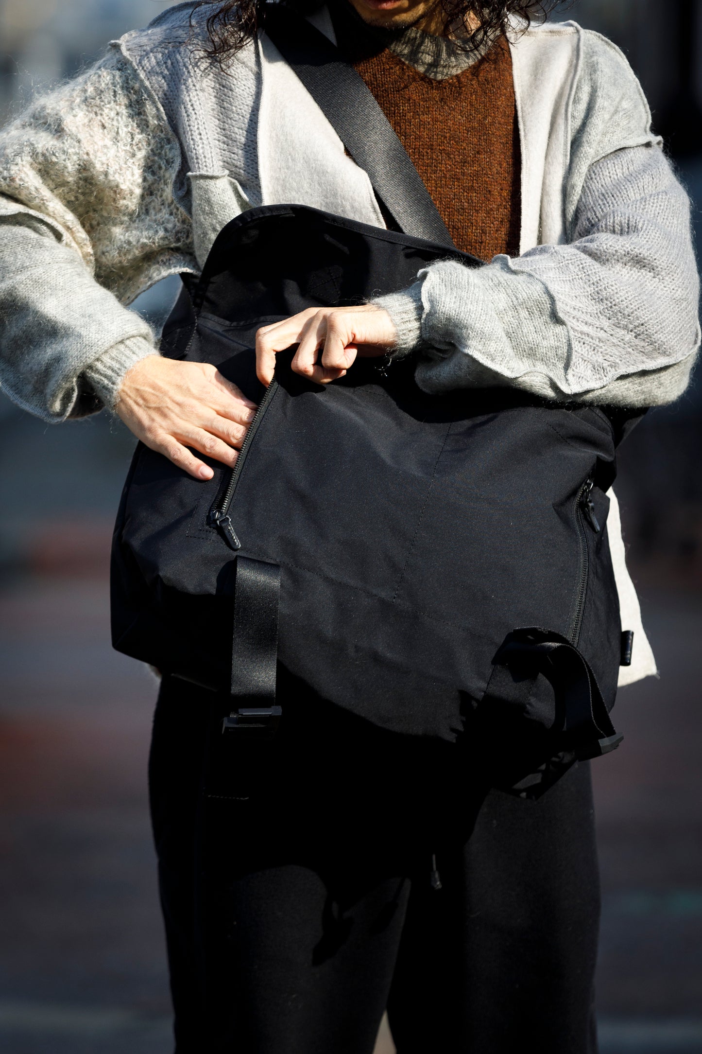 AMIACALVA F036 GABARDINE MESSENGER BAG - Black / Size L