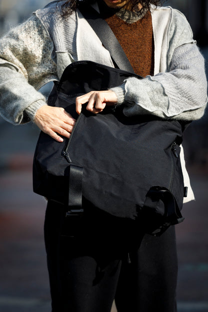 AMIACALVA F036 GABARDINE MESSENGER BAG - Black / Size L