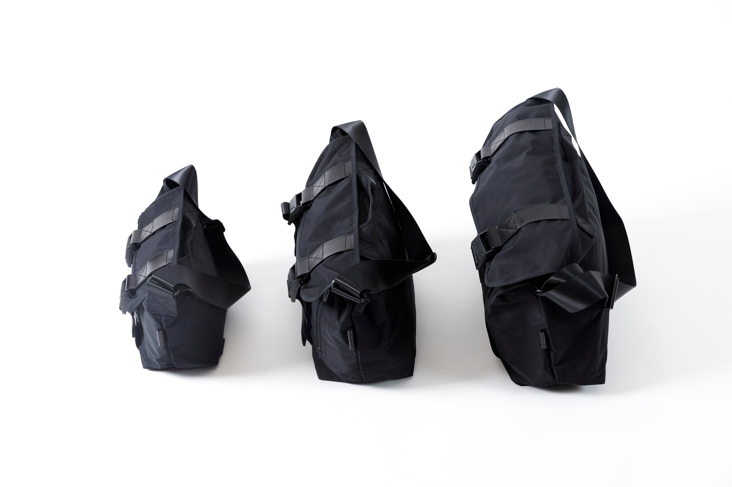 AMIACALVA F036 GABARDINE MESSENGER BAG - Black / Size L