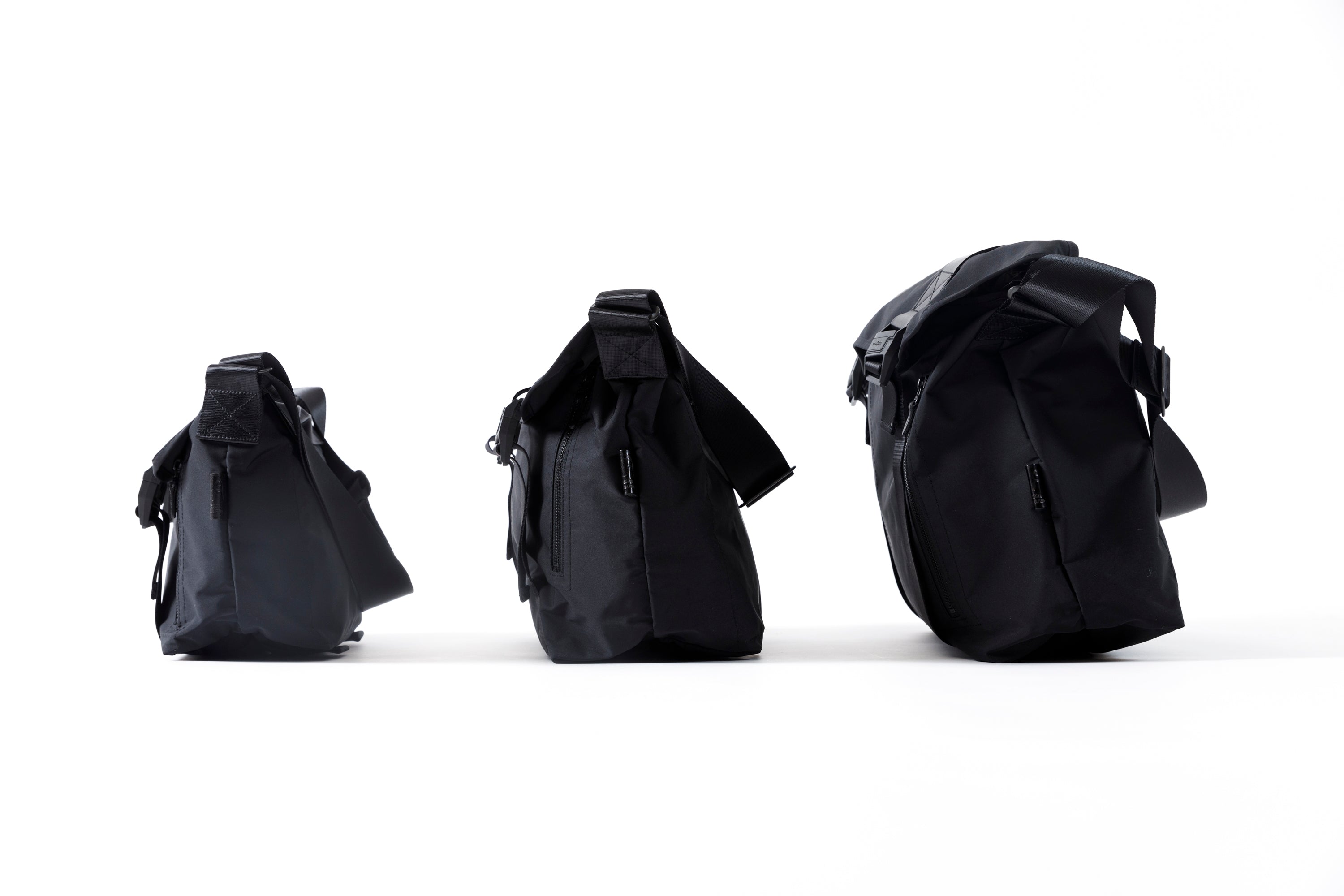 AMIACALVA F036 GABARDINE MESSENGER BAG - Black / Size M – reggio