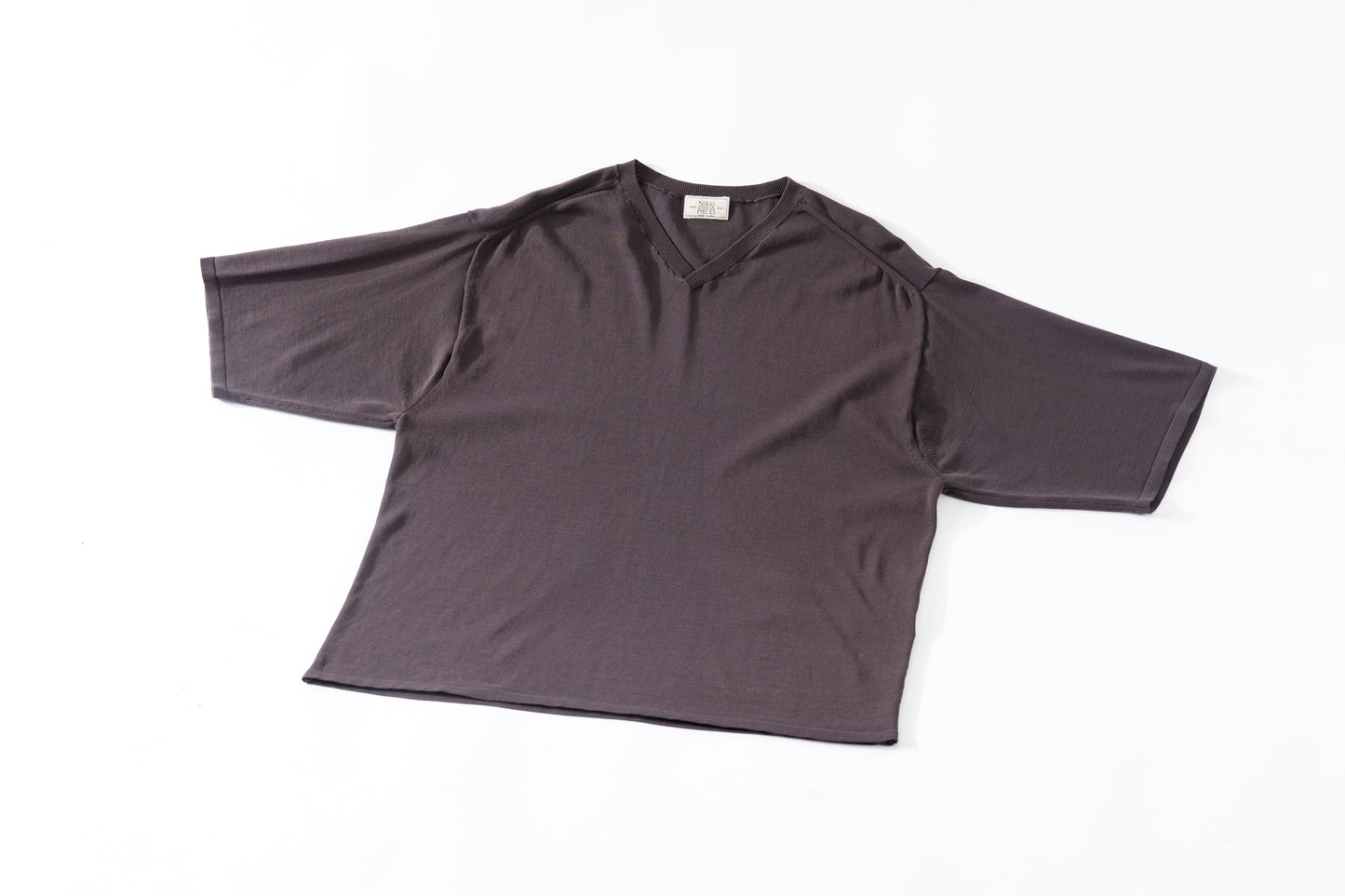 Nikki ESSENTIAL PIECE / Hight Twist V-neck Foot Ball Tee - Brown