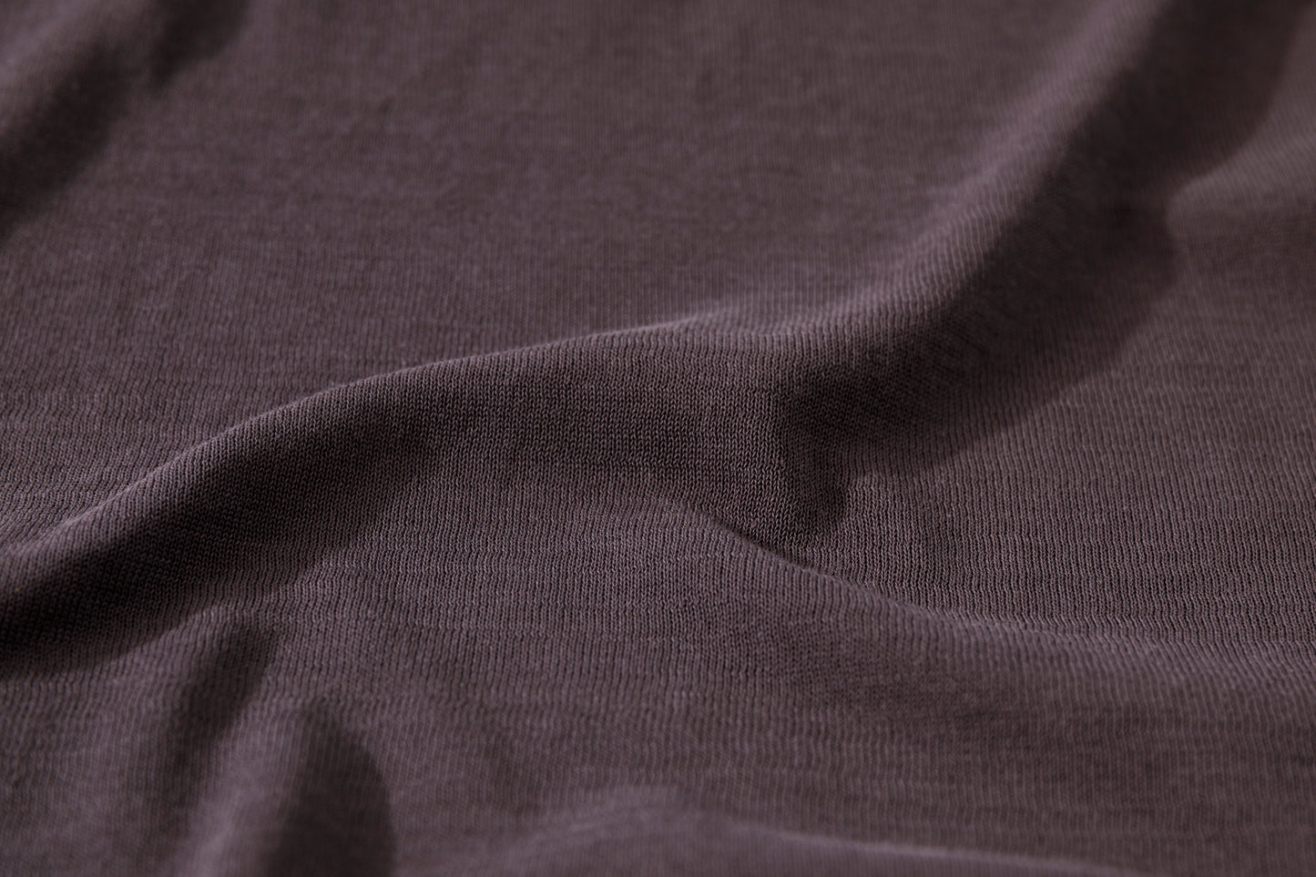 Nikki ESSENTIAL PIECE / Hight Twist V-neck Foot Ball Tee - Brown