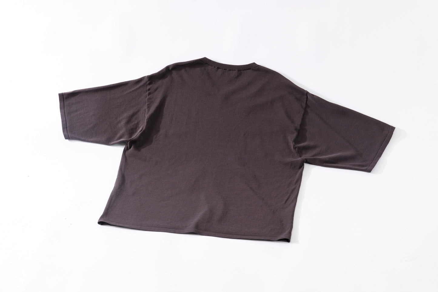 Nikki ESSENTIAL PIECE / Hight Twist V-neck Foot Ball Tee - Brown