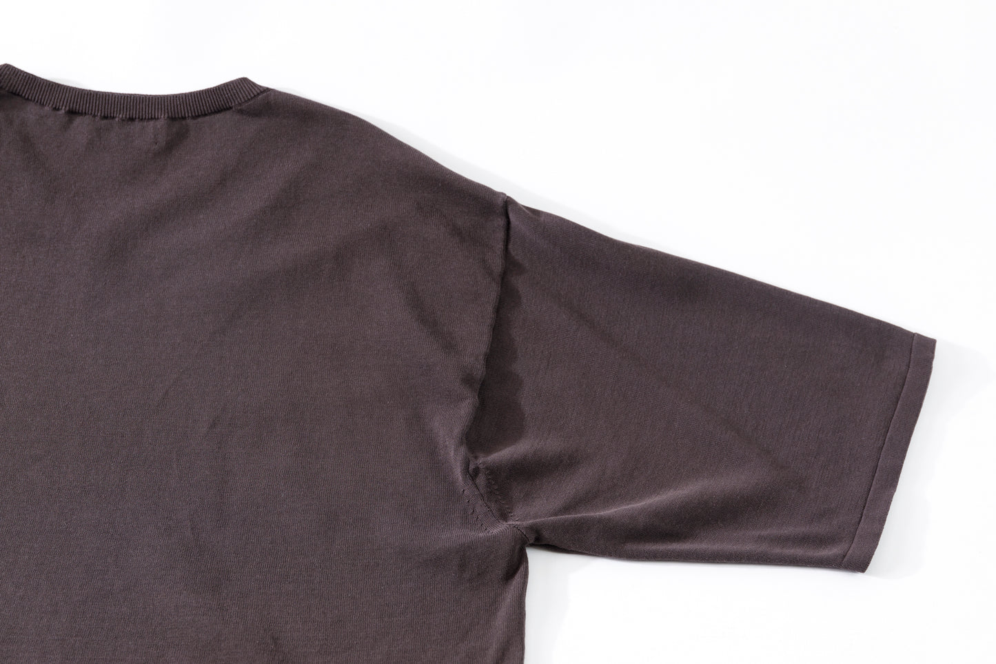 Nikki ESSENTIAL PIECE / Hight Twist V-neck Foot Ball Tee - Brown