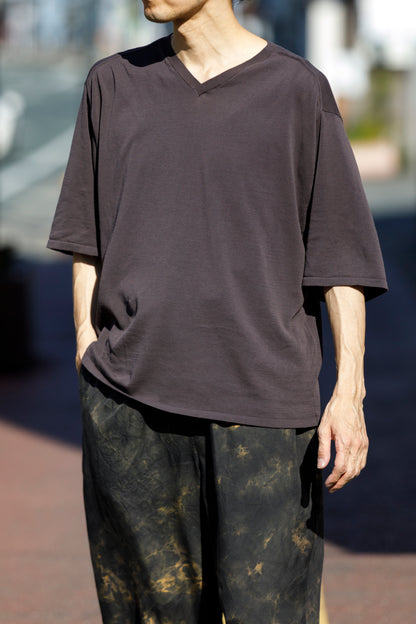 Nikki ESSENTIAL PIECE / Hight Twist V-neck Foot Ball Tee - Brown